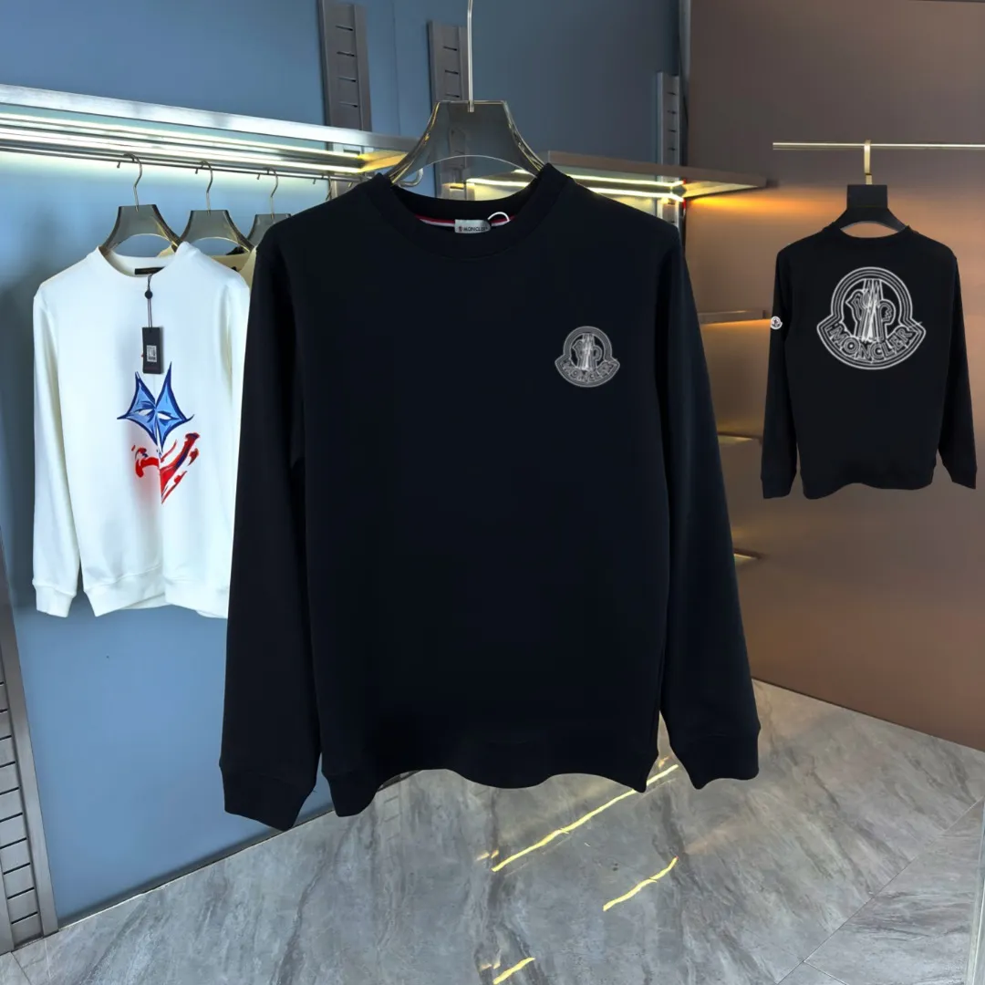 P210 High-version sweatshirt) [Long-term stock] 〖𝐌𝐎𝐍𝐂𝐋𝐄𝐑~Mask〗 Made of 440g heavy-weight fabric. It is different from the market currency. It can be matched with any variety and is properly handsome. 😎The whole dress is made of double waistcoats. The double waistcoats make the whole dress more three-dimensional. Not ordinary factories can do such fine work. 2025 Spring runway version of the T stage, on sale at the counter, round neck terry sweatshirt, high-end double-strand pure cotton, custom-made stretch ribs, dyed in the same vat, complete with three standards, matched with exquisite embroidered LOGO on the chest, simple and advanced, same style for men and women. Color: black, apricot, white, size: S M L XL 2XL