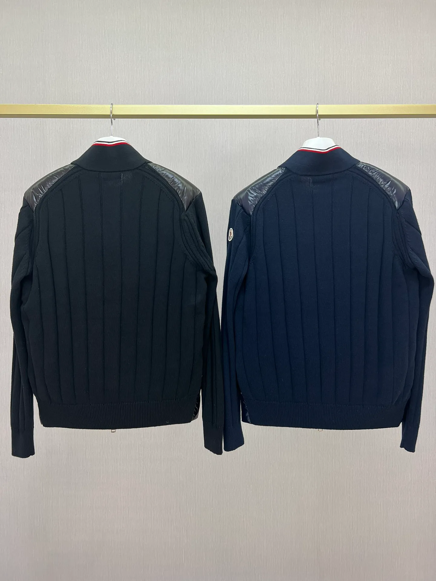 P680 is worn in Milan Moncler/Moncler 23 men's stand-up collar three-color cotton zipper cardigan, new spliced ​​down warm sweater, versatile European design style, unique and fashionable! Comfortable, breathable and warm! Color: black, blue, Size: M, L, XL, XXL, XXXL,