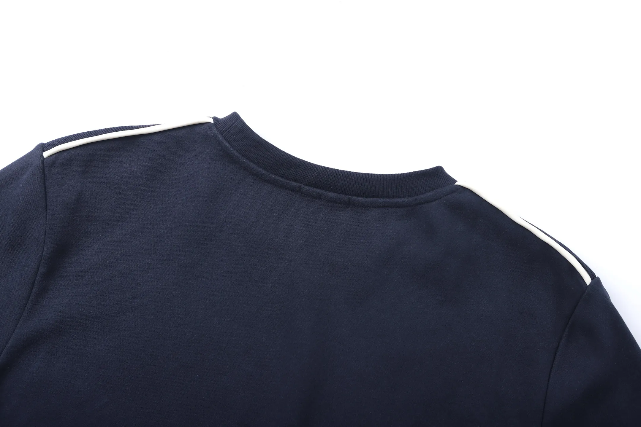P370 White background picture] MONCLER/Maskled round neck logo cotton long-sleeved sweatshirt [Ready stock] S M L XL Authentic 5400 purchase and development, 320g multi-thread sweatshirt velvet 100% cotton, 400g 1*1 trendy brand rib, 280g shoulder double-sided strapping, fabric wash, template embroidery, customized 1:1 embroidery label, customized 1:1 strapping, customized 1:1 ribbon, customized 1:1 trademark, loose version