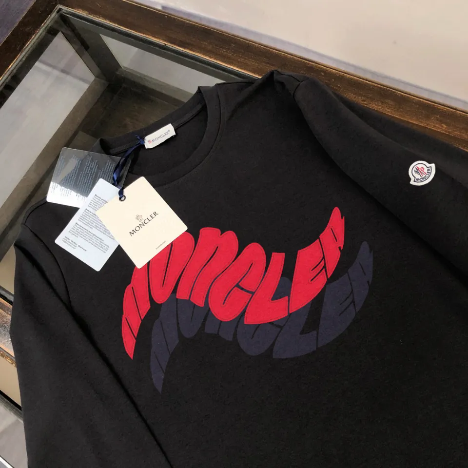 P180, a non-off-the-shelf model, you can trust it. Moncler printed long-sleeved T-shirt, 240g breathable cotton fabric, very soft and comfortable texture, does not shrink, does not deform, does not ball), can be worn alone as a base layer. Original customized accessories, collar label, care mark, hangtag, packaging (perfect details) Color: White Black Size: XS S M L