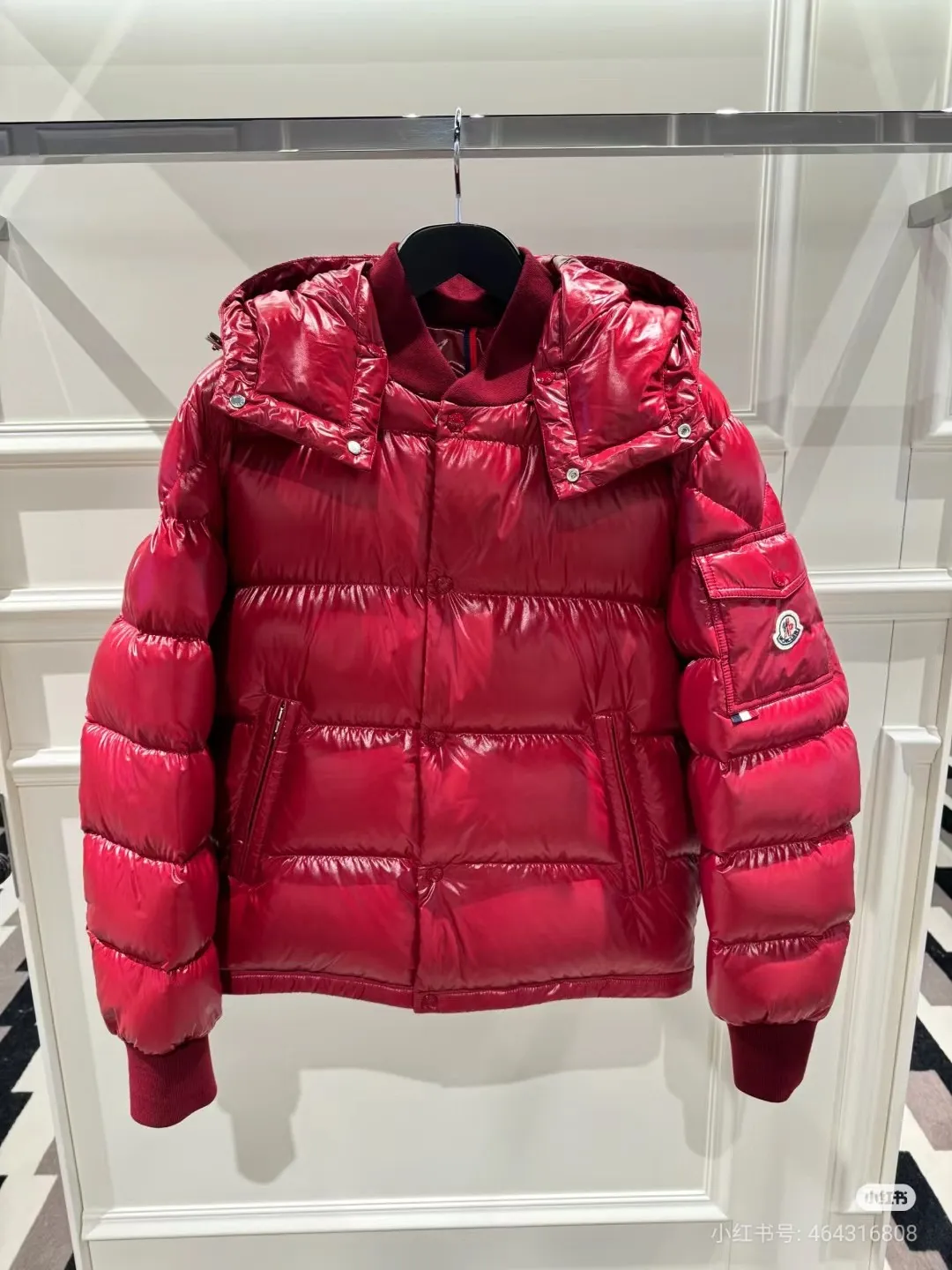 P920 [Top version] MONCLER/Mongolian, 2024ss latest classic autumn and winter down jacket #The highest version on the market 1:1 replica developed from the original board Fabric: Made of heavy industry top 90 white duck down, full and fluffy The hardware accessories are all imported original customization. Full of thickness The texture is different from market products Can be compared at the counter Highly restored Same style for men and women Counter synchronization Code number: 1 2 3 4 5