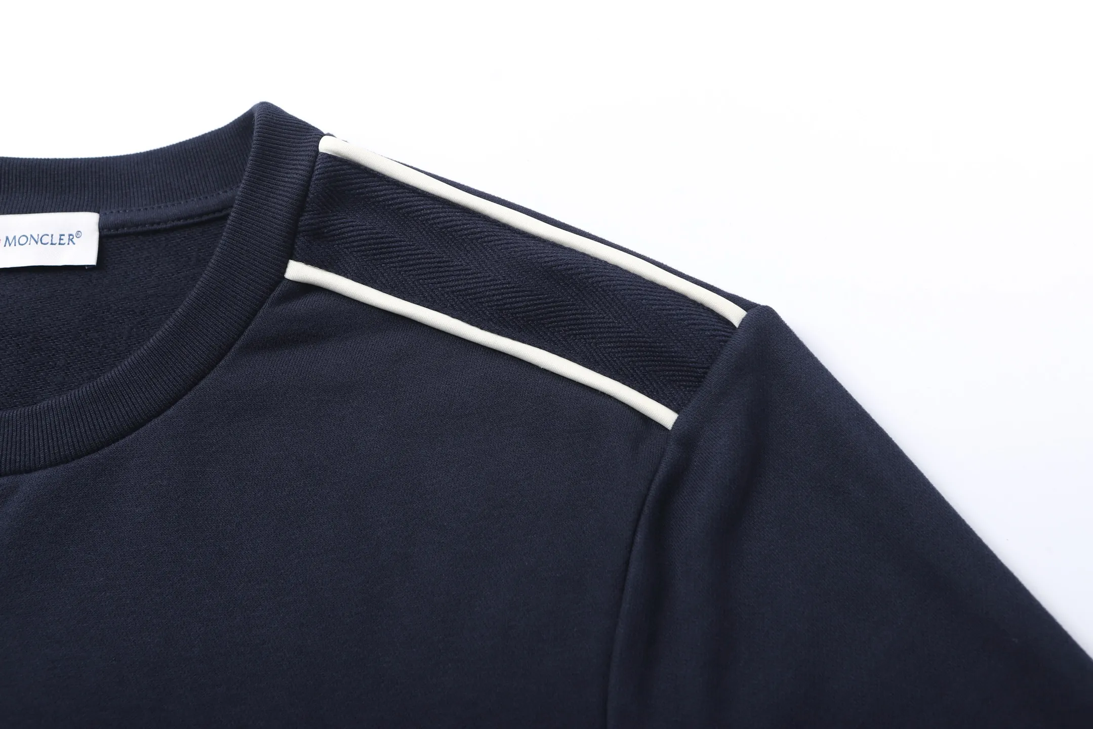 P370 MONCLER round neck logo cotton long-sleeved sweatshirt ●Authentic 5400 purchase and development ●320g multi-thread sweatshirt velvet 100% cotton ●400g 1*1 fashion brand rib ●280g shoulder double-sided strapping ●Fabric enzyme washing ●Template embroidery ●Customized 1:1 embroidery label ●Customized 1:1 strapping ●Customized 1:1 webbing ●Customized 1:1 trademark ●Loose version ●Size: S M L XL ●Model number: 25309