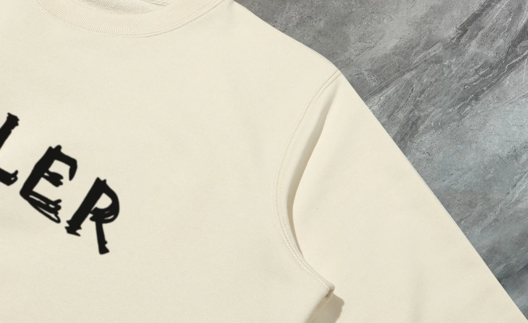 P210 High-version sweatshirt) [Long-term stock] 〖𝐌𝐎𝐍𝐂𝐋𝐄𝐑~Mask〗 Made of 440g heavy-weight fabric. It is different from the market currency. It can be matched with any variety and is properly handsome. 😎The whole dress is made of double waistcoats. The double waistcoats make the whole dress more three-dimensional. Not ordinary factories can do such fine work. 2025 Spring runway version of the T stage, on sale at the counter, round neck terry sweatshirt, high-end double-strand pure cotton, custom-made stretch ribs, dyed in the same vat, complete with three standards, matched with exquisite embroidered LOGO on the chest, simple and advanced, same style for men and women. Color: black, apricot, white, size: S M L XL 2XL