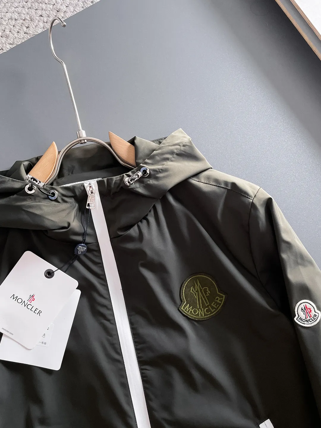 P540 🌸🌸🌸🌸Moncler top original order ❗High-end fabric feels soft and comfortable, and the color is high-end (different from the hard feel in the market) ❗ The new autumn and winter men's casual jackets ❗ have a unique and innovative interpretation of the classic logo, which is in line with the latest design concepts of the season. It is highly recognizable, with a simple khaki design, youthful and energetic, and the style and color matching can be freely worn according to the actual scene. It meets the conventional and orthodox dressing needs that are inclusive of all occasions. The outstanding printed surface is more suitable for street styling. It is highly recognizable, showing the vibrant colors of the city, and is highly moldable and practical!  This model is dominated by fabrics and craftsmanship. The company's customized fabrics are windproof, comfortable and breathable. The upper body is light and unburdened, and the overall details are of super high quality❗ The details are full of craftsmanship, and the accessories are all custom-made. The electroplated metal zippers and snap buttons are quite outstanding. They are very luxurious and high-end. The workmanship is extremely rigorous and elegant. Color: Picture color Size: M, L, xL, xxL, xxxL