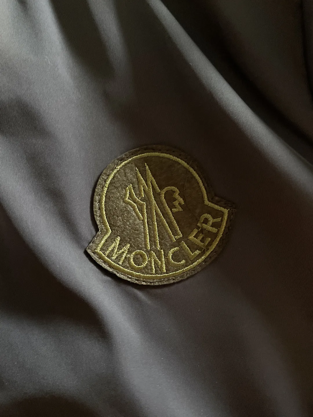P540 🌸🌸🌸🌸Moncler top original order ❗High-end fabric feels soft and comfortable, and the color is high-end (different from the hard feel in the market) ❗ The new autumn and winter men's casual jackets ❗ have a unique and innovative interpretation of the classic logo, which is in line with the latest design concepts of the season. It is highly recognizable, with a simple khaki design, youthful and energetic, and the style and color matching can be freely worn according to the actual scene. It meets the conventional and orthodox dressing needs that are inclusive of all occasions. The outstanding printed surface is more suitable for street styling. It is highly recognizable, showing the vibrant colors of the city, and is highly moldable and practical!  This model is dominated by fabrics and craftsmanship. The company's customized fabrics are windproof, comfortable and breathable. The upper body is light and unburdened, and the overall details are of super high quality❗ The details are full of craftsmanship, and the accessories are all custom-made. The electroplated metal zippers and snap buttons are quite outstanding. They are very luxurious and high-end. The workmanship is extremely rigorous and elegant. Color: Picture color Size: M, L, xL, xxL, xxxL