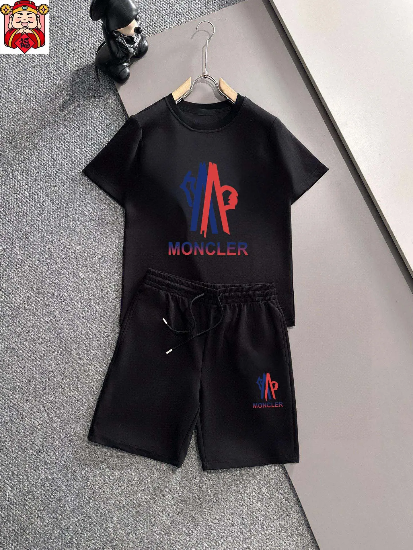 P290 💰 Brand [MONCLER] 2025 new men’s short-sleeved shorts suit! Synchronous sales on the official website! High-end version on the market! It feels delicate and soft! Make you more comfortable to wear! The draped silhouette is awesome! Size: M-5XL (please state your height and weight when placing an order)