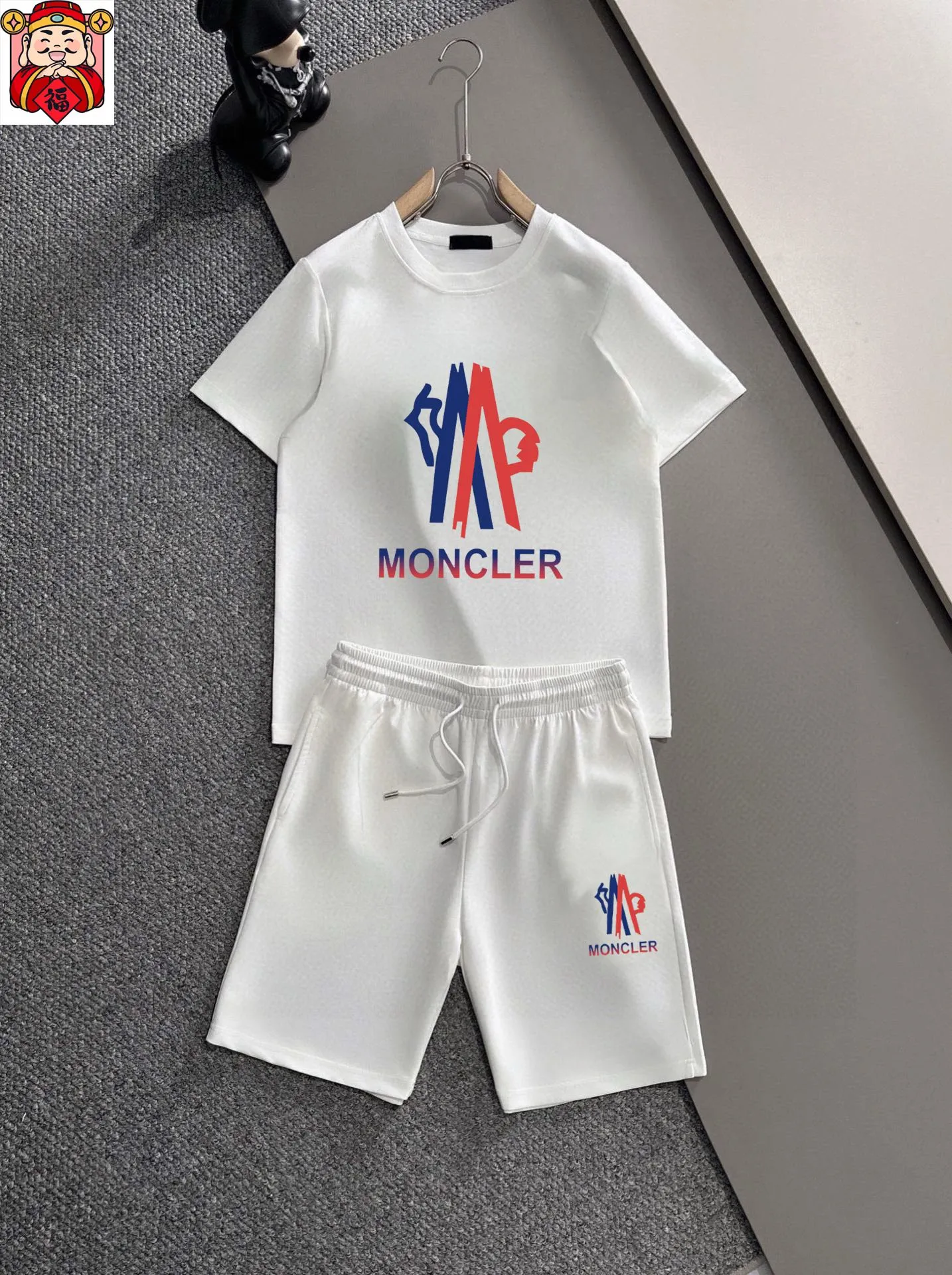 P290 💰 Brand [MONCLER] 2025 new men’s short-sleeved shorts suit! Synchronous sales on the official website! High-end version on the market! It feels delicate and soft! Make you more comfortable to wear! The draped silhouette is awesome! Size: M-5XL (please state your height and weight when placing an order)