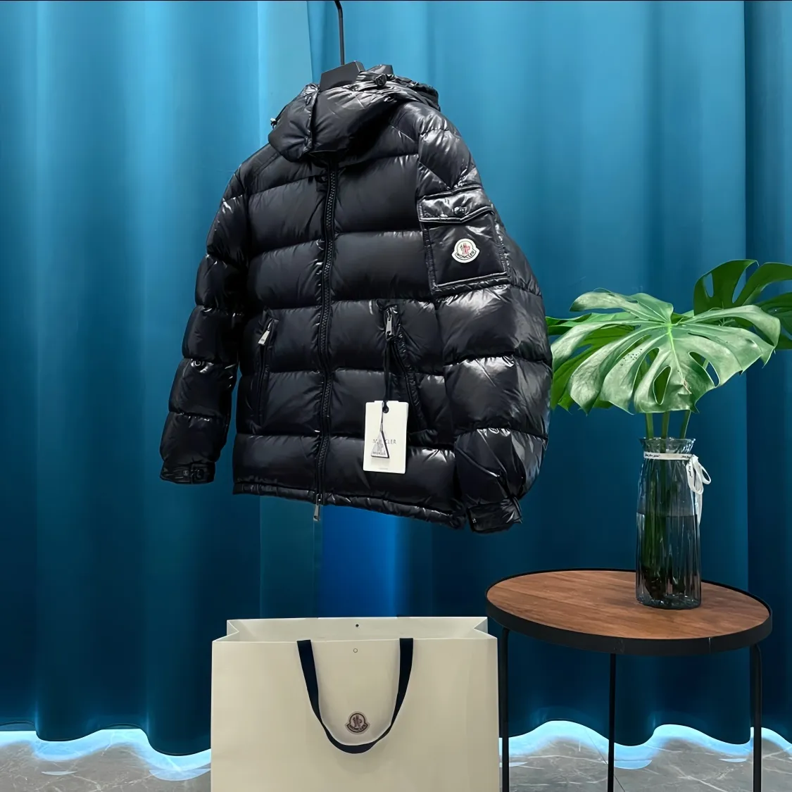 P760 Moncler➡️Maire women's down jacket. There are too many versions on the market. Quality and price are proportional. ➖Authentic synchronous anti-counterfeiting chip sensor! ➖National standard white duck down, high version of the classic series, never false goose down and other series of misleading! ➖15D nylon fabric/lining is of the highest standard, never velvet! ➖The original Velcro is durable, and the accessories and hardware are all custom-made from the original factory, 100% restoring the replica quality! ➖The perfect combination of every link ensures the smoothness of every piece of clothing, the Rolls-Royce of down jackets!