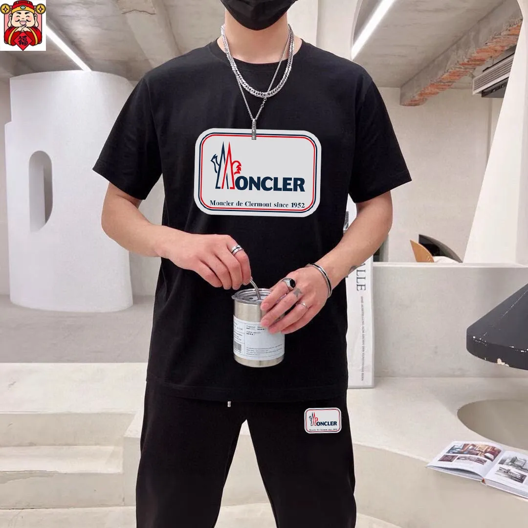 P330 [MONCLER Mouth Mouth] (Fat Man's Gospel) The same style as the 2025 official website. World-renowned luxury brand. Summer men's (double mercerized) high-quality 🐂 suit. It is made of imported original single fabrics. It is a fashion trend of the season and a versatile hit. Simple and elegant, precise workmanship allows you to be at the top of fashion. Size: M-5XL (can be worn up to 220 pounds)