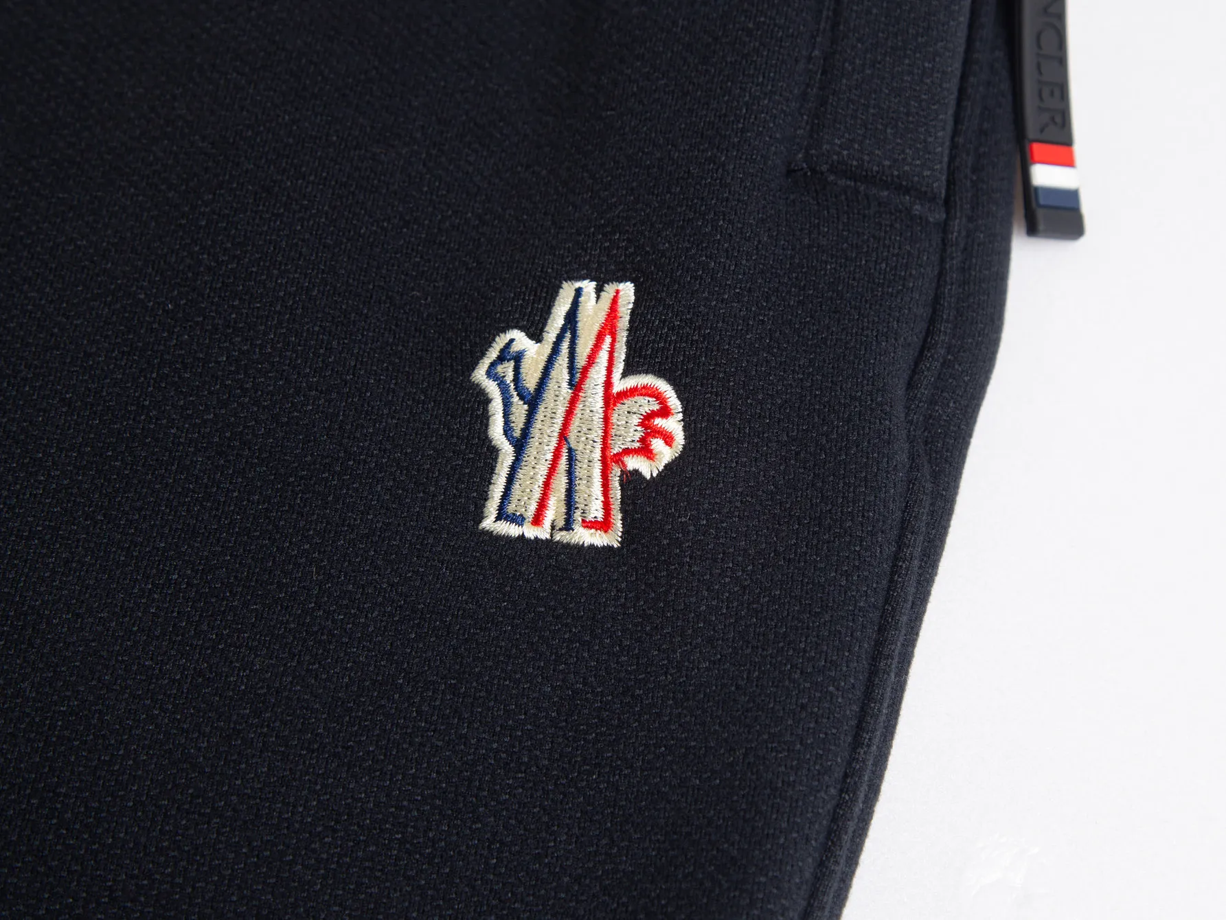 💰Coat 205, trousers 170, velvet style, popular recommendation for foreign trade orders - Moncler official website classic style, logo velvet and thickened casual jacket - Made of exclusive custom-made velvet and thickening, threaded in the same vat, custom-made accessories are complete, exclusive quality difference currency, welcome to compare -Color: black royal blue -Size: M L XL XXL