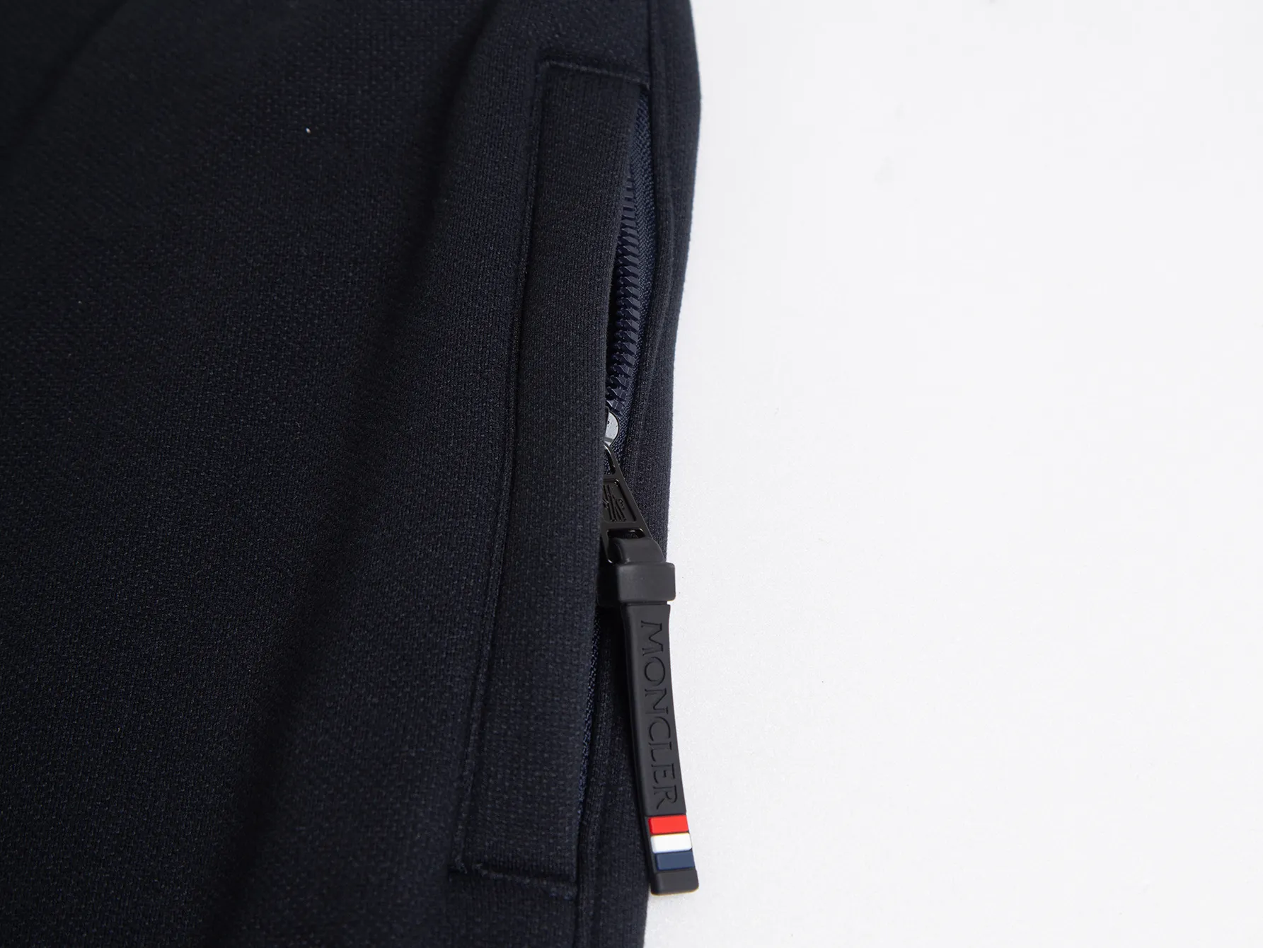 💰Coat 205, trousers 170, velvet style, popular recommendation for foreign trade orders - Moncler official website classic style, logo velvet and thickened casual jacket - Made of exclusive custom-made velvet and thickening, threaded in the same vat, custom-made accessories are complete, exclusive quality difference currency, welcome to compare -Color: black royal blue -Size: M L XL XXL
