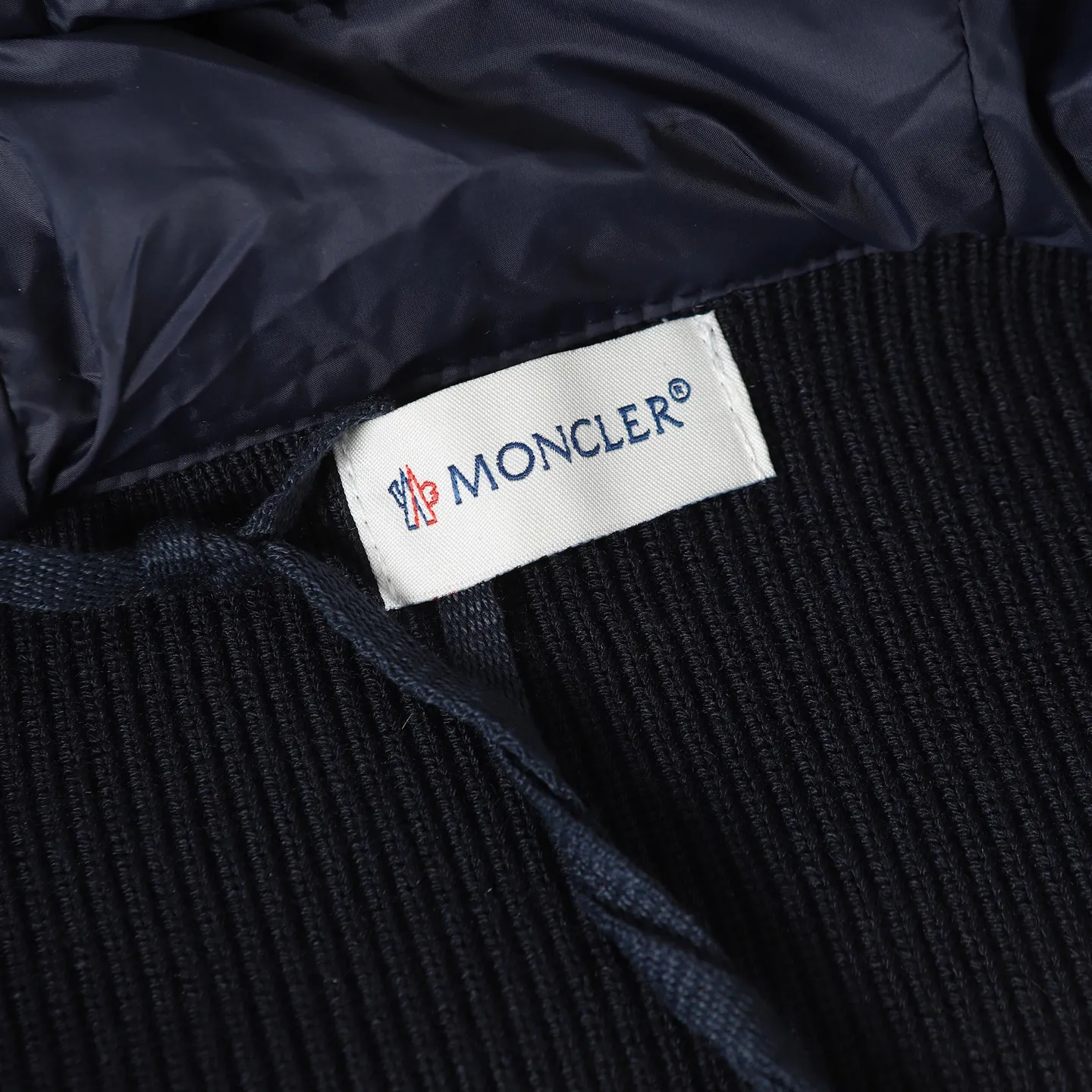 P680 MONCLER/Moncler autumn and winter men's padded wool zipper hooded letter knitted down jacket Made of wool Longue saison lining Longue saison front, filled with down Ribbed knit 12 needles Fine soft hood Zipper closure Pocket Logo quilting Logo patch Color: black/navy blue/green size: S/M/L/XL/XXL