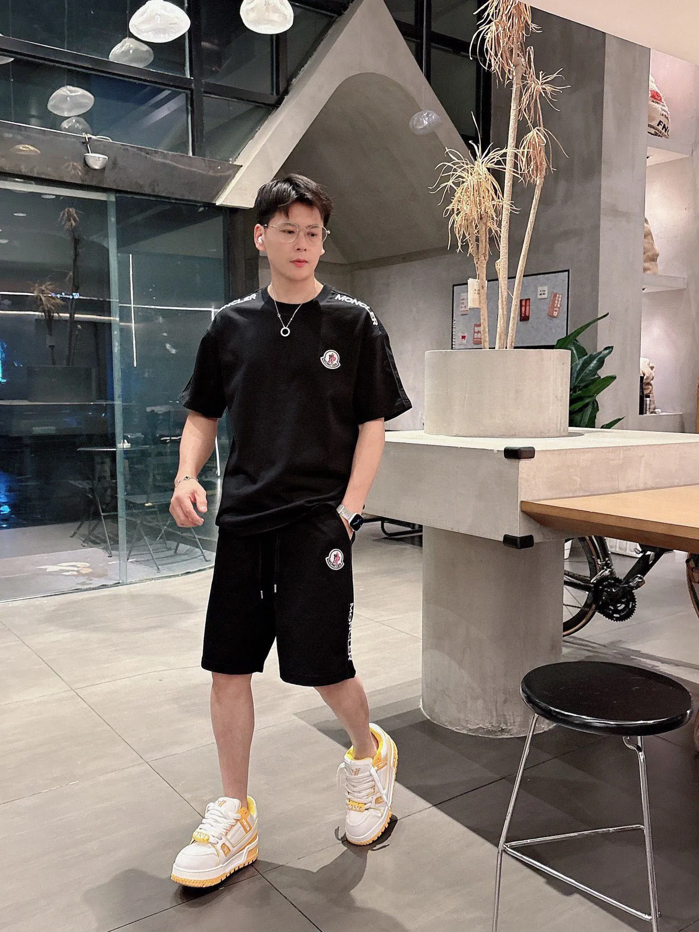 P560 Brand [MONCLER Mouth Covered] 2025 round neck short-sleeved shorts suit. The pure cotton fabric upper body will not be stuffy, the smooth and comfortable skin-friendly effect is more breathable, the fabric has its own texture, classic logo technology, a new interpretation from a unique angle, the first choice for fashion and versatility! Size: M-3XL (maximum wear: 190 pounds)