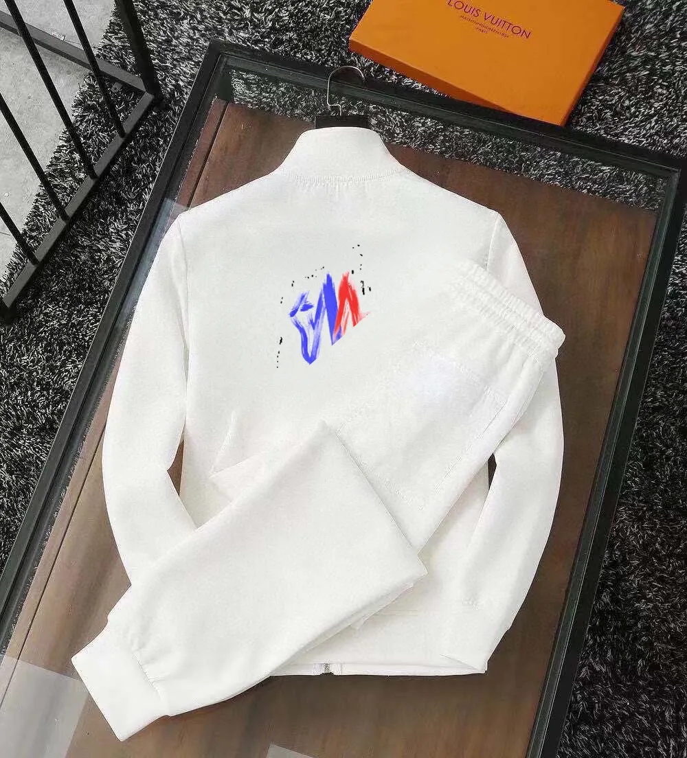 P400 [MONCLER] (Gospel for Fatty) hot-selling suit is coming. Focus on the original version of the official website. 2025 new hot-selling cardigan and sweatshirt suit. The original order is the best product🇭🇰. It is the meticulous work of top designers. It has a fitting and perfect upper body effect. All-natural high-quality Roman cotton 100%, close-fitting comfort, noble and elegant! Original hardware embodies elegance and nobility! Counter size: M-5XL (maximum wear up to 220 pounds)