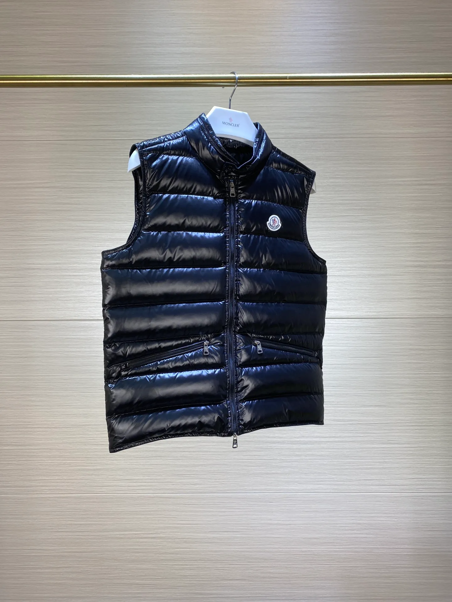 P580 The latest simple and elegant moncler men's lightweight vest Gul series black 123456