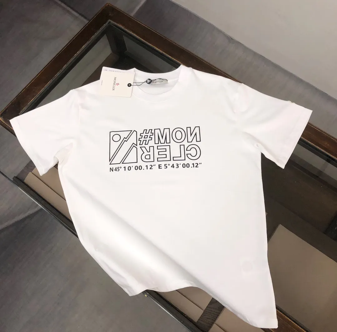 P160 🔥MONCLER The latest short-sleeved T-shirt for couples ~ Featured letter print design ~ The fabric upper body is comfortable and breathable, not stiff, slim cut, made of high-end custom-made pure cotton fabric! The upper body is comfortable and stylish, and it can be worn alone as an inner layer. It is a must-have for fashionistas! ! ! Color: black white Size: S～XL (loose version, please state your height and weight when placing an order)