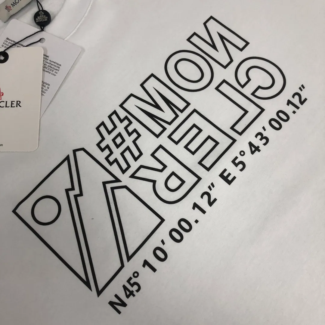 P160 🔥MONCLER The latest short-sleeved T-shirt for couples ~ Featured letter print design ~ The fabric upper body is comfortable and breathable, not stiff, slim cut, made of high-end custom-made pure cotton fabric! The upper body is comfortable and stylish, and it can be worn alone as an inner layer. It is a must-have for fashionistas! ! ! Color: black white Size: S～XL (loose version, please state your height and weight when placing an order)