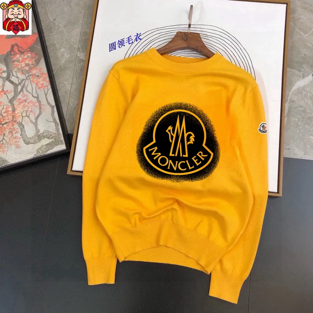 P220 MONCLER】Autumn and winter classic round neck pullover sweater, in full condition! ! ! Wool blended fabric, the latest model in 2025, golden ratio! ! Slim-fitting soft gold, versatile and practical item, the combination and practicality are extremely powerful, simple and elegant, and classy! To create your own style, it is highly recommended to buy it in two colors. The standard slim fit tailoring process is suitable for both young and old men. It is knitted from wool and will not cause any discomfort! While keeping warm, it is stylish, textured and wearable, and the classic logo with contrasting colors on the chest feels in place! ! Recommended for regular customers! ! Size M-3XL (maximum wear: 190 pounds)