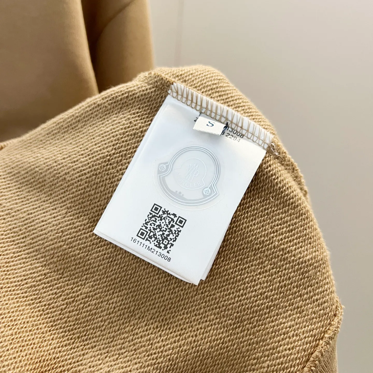 P220 MONCLER/Mask 420g pure cotton round neck sweatshirt Iconic brand letter LOGO ghost printing arm patch technology Official synchronization High version High quality Fashion personality Versatile trend Pure original quality Original fabric Hang tag Collar label Washed wheat Complete three labels Color: Black. White. Khaki. Size: XS-L