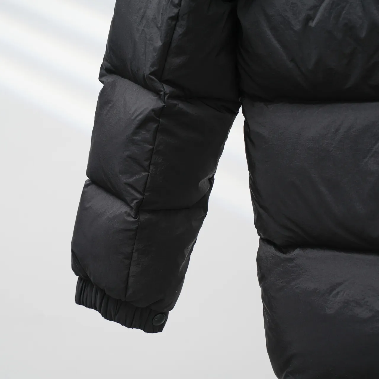 P640 MONCLER丨Muzzled Chest Big Label Stand Collar Down Jacket Color: Black Size: 1-6
