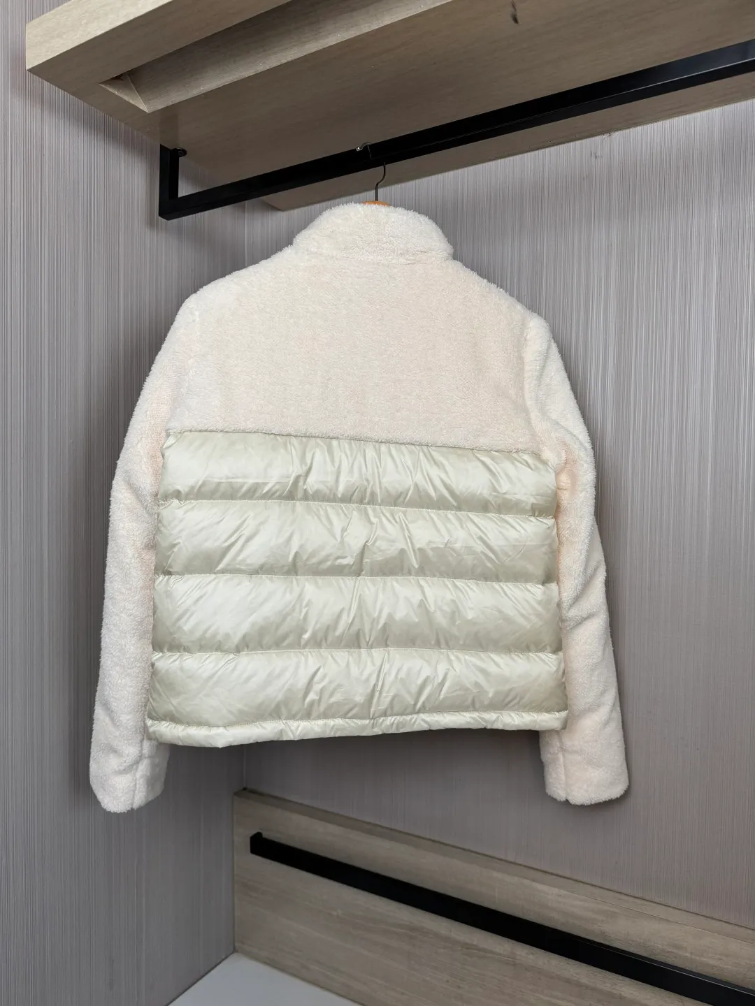 P820 ​​Style number: 2522 Moncler This model: Polignac en teddy splicing design, filled with goose down ~ Super soft texture, delicate material for skin care ~ 2025 new color pink, gray, off-white