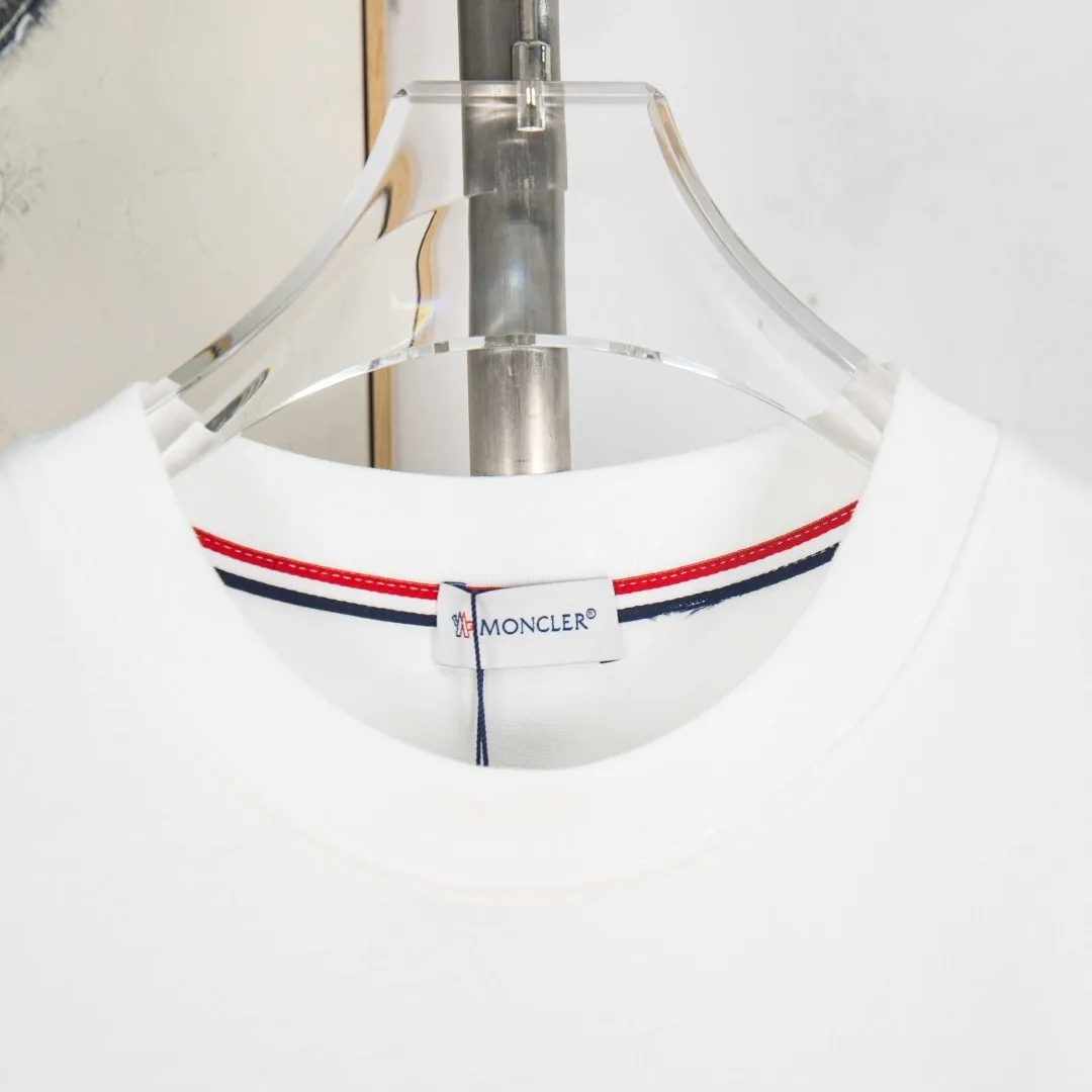 P200 💰 zp version [exclusive supply] MONCLER/muzzled 300g round neck short-sleeved T-shirt brand classic velvet splicing letter LOGO embossed technology official synchronization high version high quality fashionable personality versatile trend pure original quality original fabric hang tag collar label washed wheat three standards complete Color: Black. White. Size: S M L XL XXL Number: WS10014