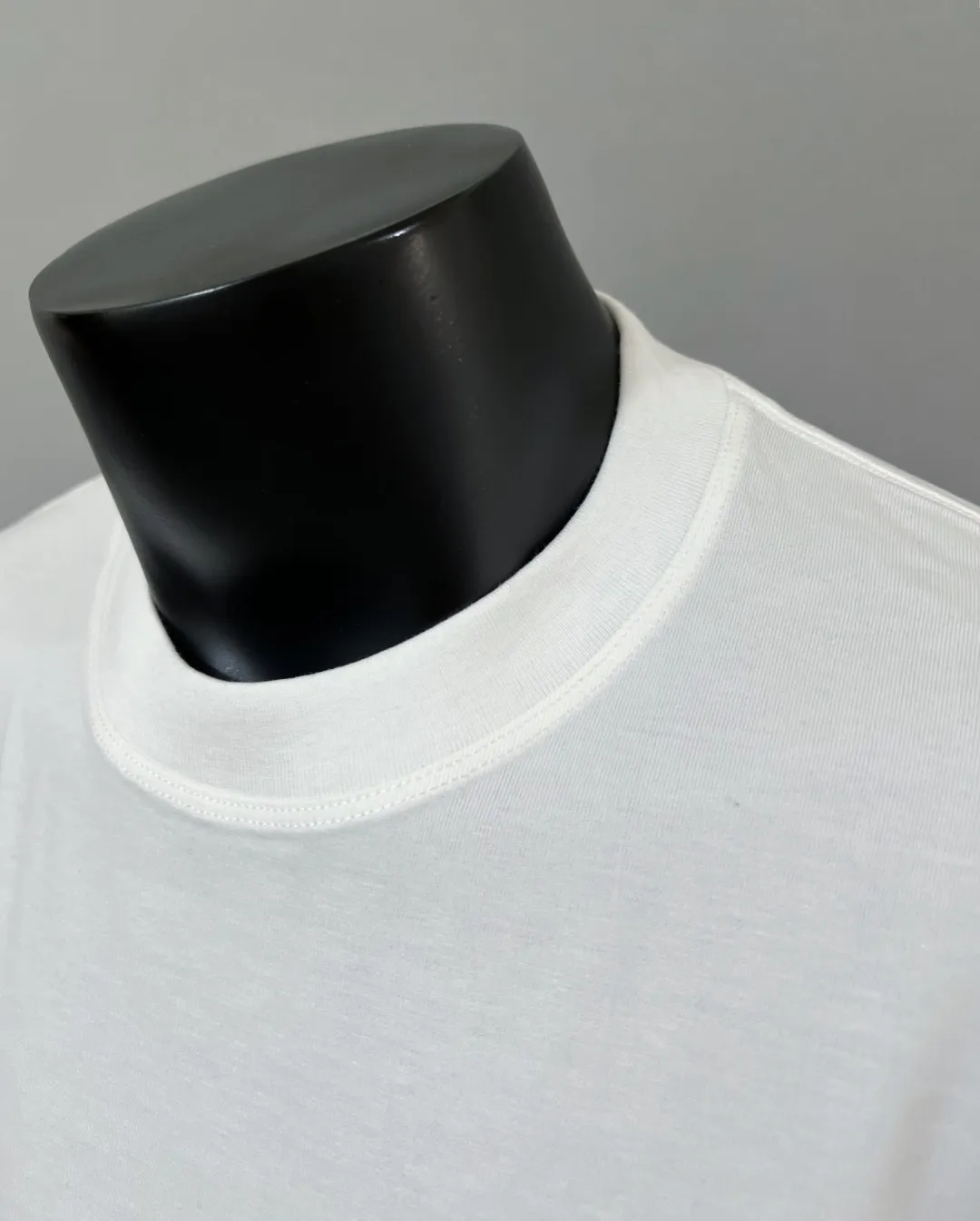 P150 Monocler for Mouth Mouth is new, official and on sale at the same time; 2026SS flocked letter printed sleeve label style , made of 240g double yarn 100% cotton fabric, imported woven thread, the neckline is boned and not easy to deform, factory high-temperature washing process, the fabric is soft and breathable, does not shrink, NCF washing mark identification, details are in place and the upper body is good-looking, European size version, loose and suitable, color: black, white, size XS-L (can wear up to 200 pounds)