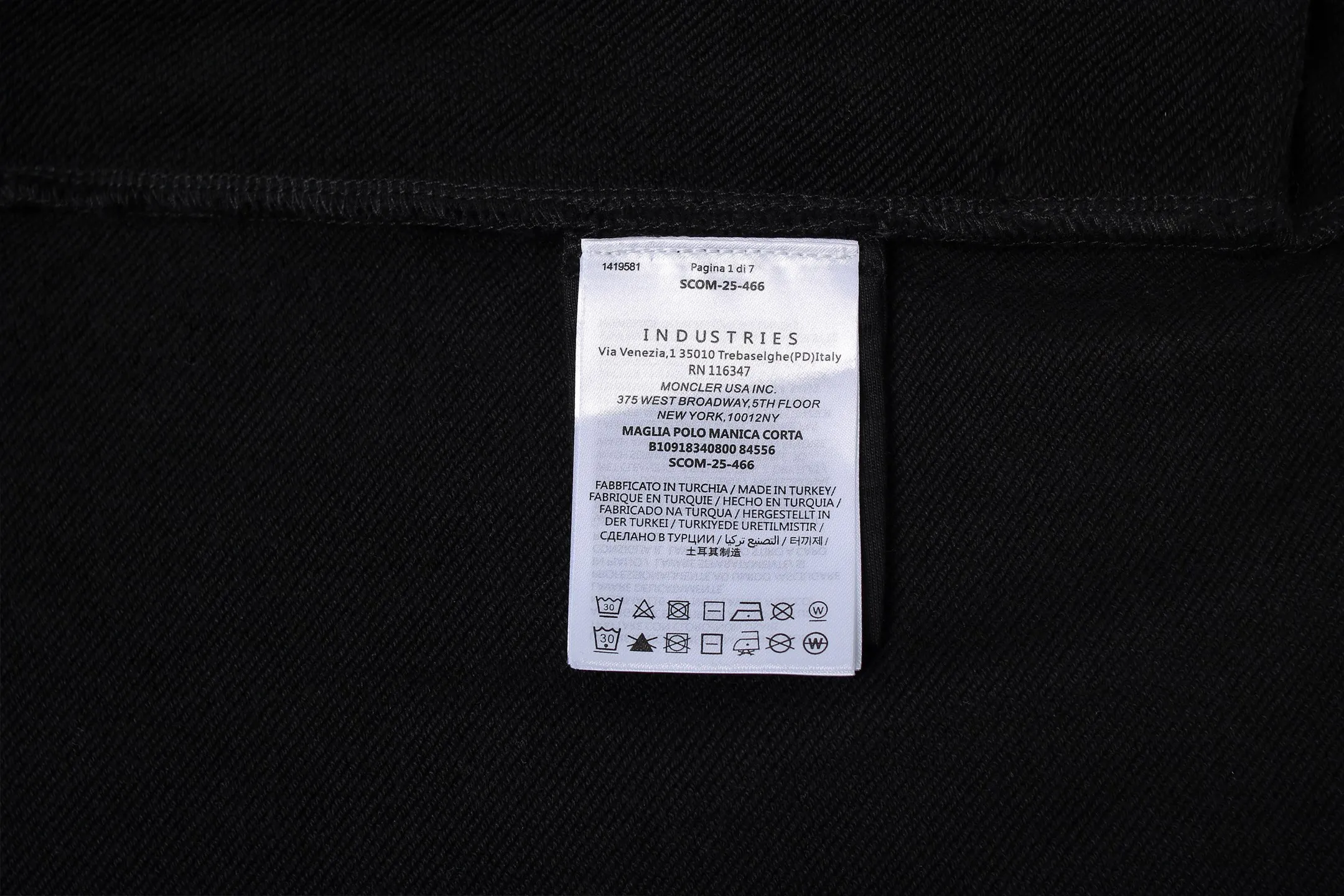 P440 MONCLER stand collar cotton solid color zipper sweatshirt ●Authentic 7300 purchase and development ●480g Austrian cotton sweatshirt fabric ●180g combed cotton plain lining ●380g 1*1 trendy brand rib ●Fabric enzyme washing ●High temperature heat transfer ●Customized 1:1 chapter ●Customized 1:1 zipper ●Customized 1:1 trademark ●Fit version ●Size: S M L XL ●Style number: 25310/3B#40