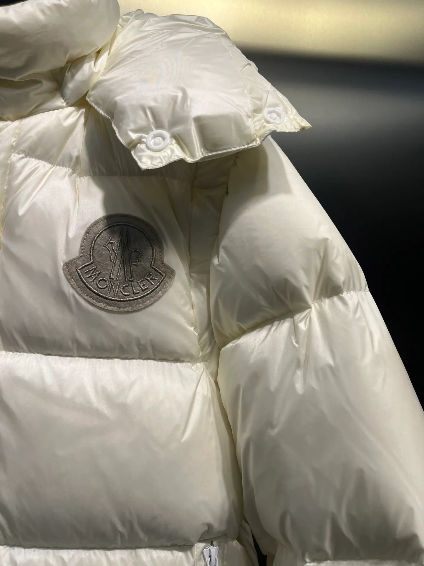 P820 ​​𝗠𝗼𝗻𝗰𝗹𝗲𝗿 Moncler A super popular model that you can’t buy in winter, it speaks for itself with its strength, a veteran-level model. This series is known for its fluffy bread style and glossy effect. It is the most popular series in the classic main line of the M family. You can basically buy it at the counter and from the official website! Promise me to buy it soon! Just needed series! ! Don’t wait until winter when it’s hard to get one size: 12345