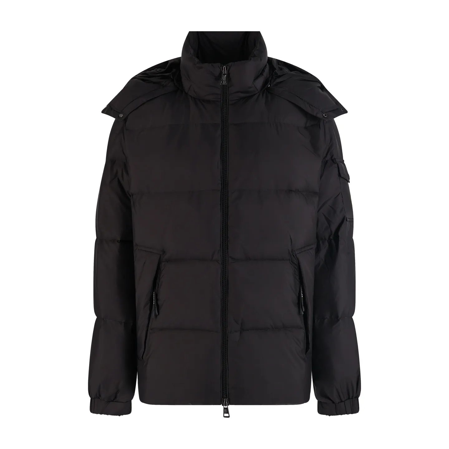 P1110 Moncler 25FW COUYERE down jacket (black) 90% high-fill down to lock in heat, nylon fabric is wind-resistant and neat, hooded + short cut, it can not only wrap the neck with warmth, but also highlight the neat figure - gray tones are high-end and not picky. 90% high velvet down content, full fill, lightweight but with strong temperature locking ability, can wrap you up in warmth even at sub-zero temperatures; the outer nylon fabric has wind-resistant properties, is delicate to the touch and durable, and can resist splashing and abrasion in daily life; the thickness of the plush is suitable for deep winter, the hood is soft and non-pressurizing on the inside, and the cuffs are designed to lock in warmth and prevent wind. Size:1-2-3-4-5
