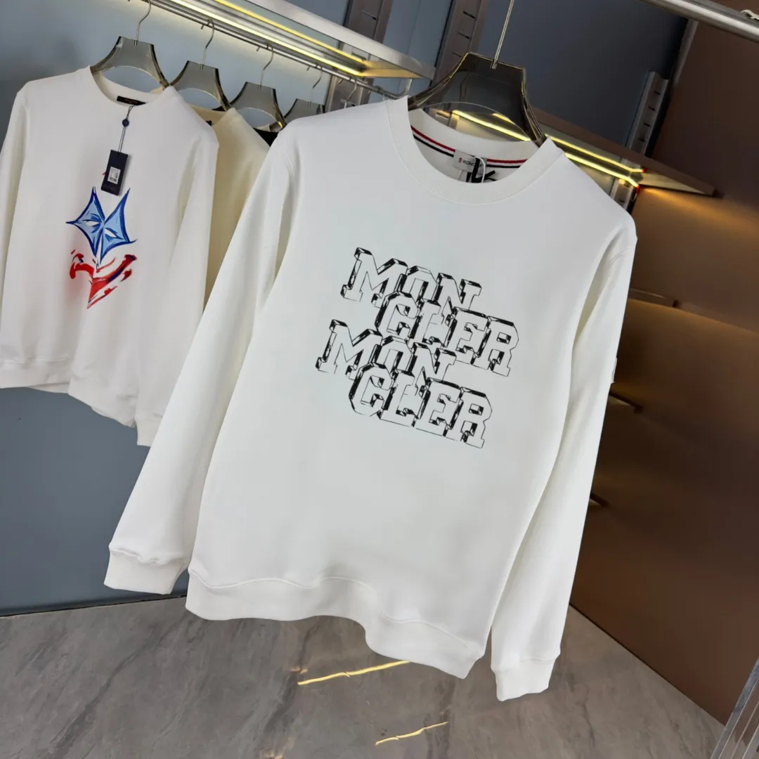 P210 high version sweatshirt) 📦With exclusive picture packaging📦 [Long-term ready stock] Upgraded version "Mobile phone smart sensor ~ NFC chip armband ~ Direct access to the official website anti-counterfeiting" 〖 𝐌𝐎𝐍𝐂𝐋𝐄𝐑 ~ Mouth covering〗 2025 new high quality, using 450g heavyweight fabric Different from the market currency, you can mix and match everything at will and you will be handsome😎The whole clothes is made of double waistcoats. The double waistcoats make the whole dress more three-dimensional. It is not an ordinary factory that can do such fine work. 2025 autumn and winter new style, on sale at the counter, exquisite printed round neck terry sweatshirt. High-end double-ply cotton. Customized stretch ribs are dyed in the same vat. Three standards are complete. It is matched with digital printing patterns and is very breathable. Same style for men and women. Color: black, white, apricot. Size: S M L XL 2XL