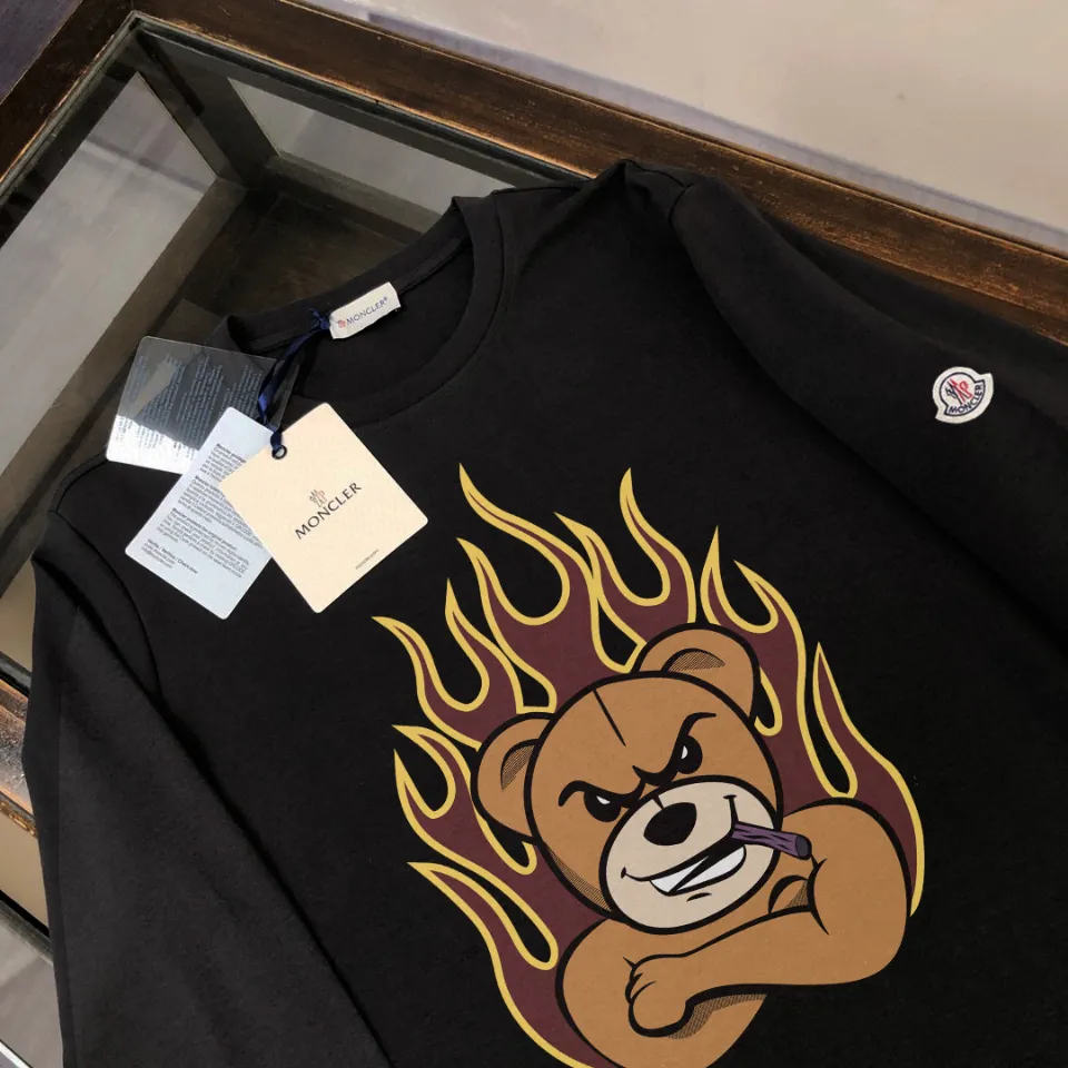 P180, a non-off-the-shelf model, you can trust it. Moncler printed long-sleeved T-shirt, 240g breathable cotton fabric, very soft and comfortable texture, does not shrink, does not deform, does not ball), can be worn alone as a base layer. Original customized accessories, collar label, care mark, hangtag, packaging (perfect details) Color: White Black Size: XS S M L