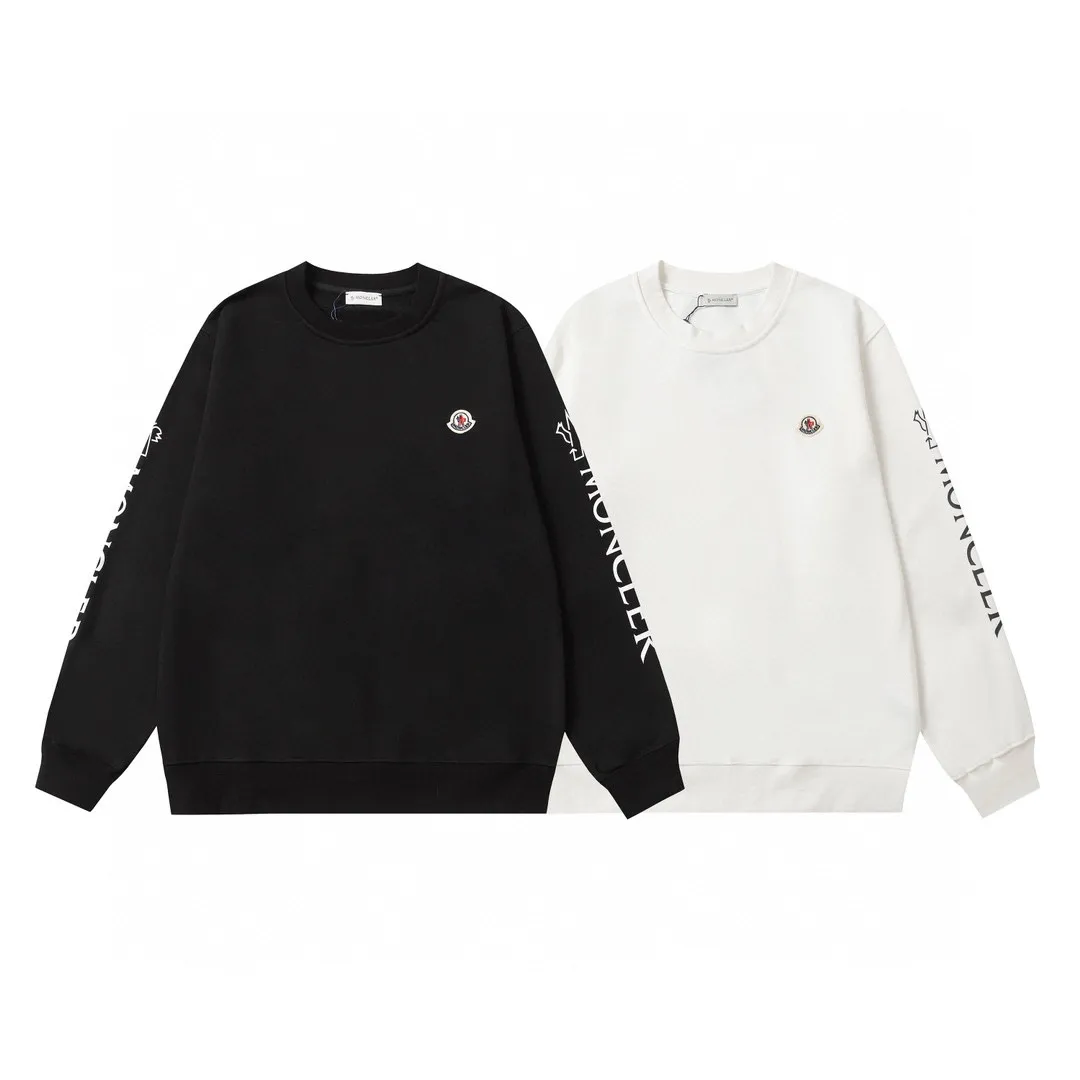 P210 Style number: 862 〈MONCLER〉The price of the MONCLER printed round-neck sweatshirt is actually quite advantageous. Those who have been to the counters should know that the price of the MONCLER is not much cheaper than Gucci Burberry. It is just relatively low-key and unwilling to hype. It is a picture that you want to buy or not. The aloof existence... ✅460 grams of 100% pure cotton woolen fabric. The OS version is too large. ✅Combined with the original high-weight double yarn thread. ✅Correct three-needle and five-thread technology. Chain hem Color: Black White Size S M L