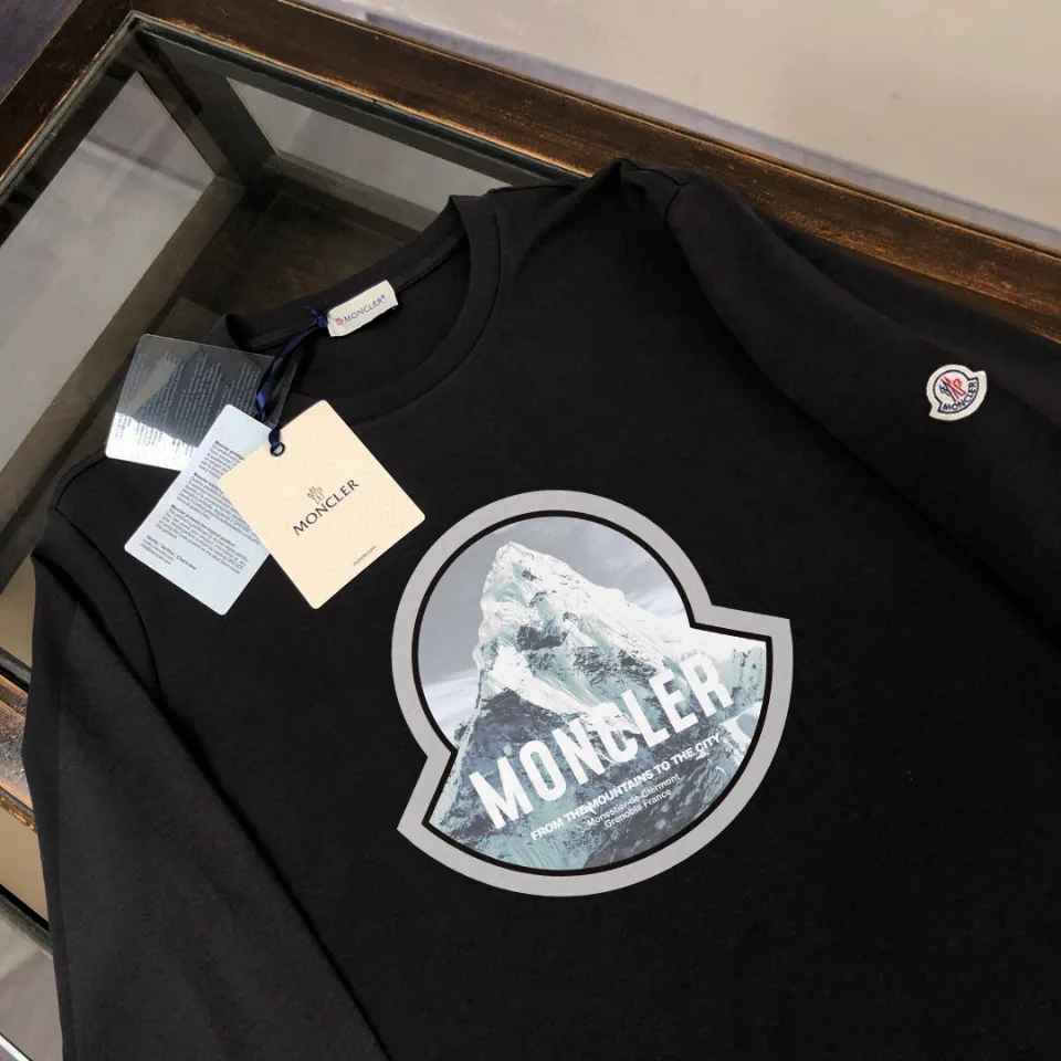 P180, a non-off-the-shelf model, you can trust it. Moncler printed long-sleeved T-shirt, 240g breathable cotton fabric, very soft and comfortable texture, does not shrink, does not deform, does not ball), can be worn alone as a base layer. Original customized accessories, collar label, care mark, hangtag, packaging (perfect details) Color: White Black Size: XS S M L
