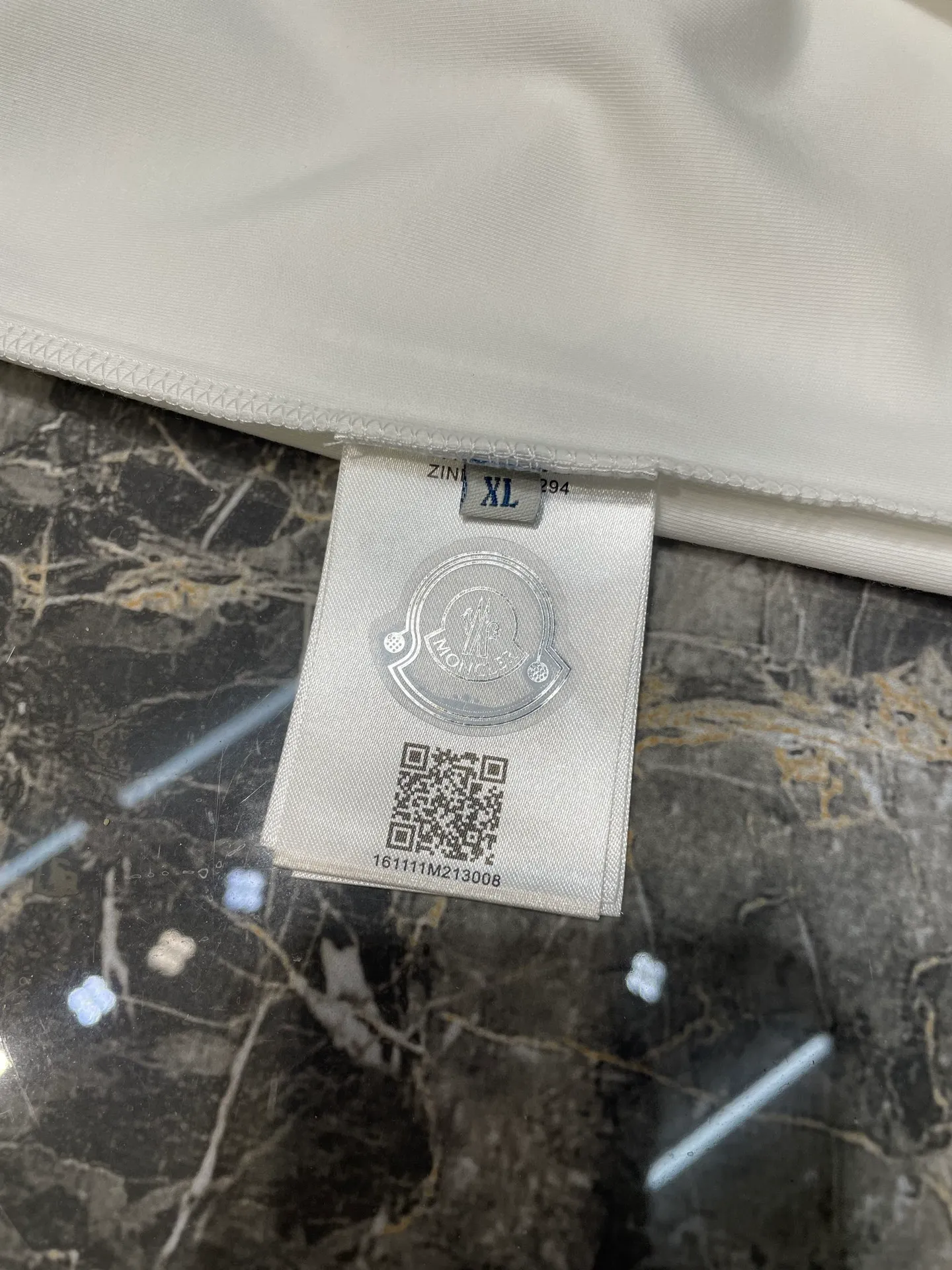 P300 moncler 🌟 European limited edition early autumn new thick rainbow letter printed long-sleeved bottoming shirt; customized 260g high-density water-soft cotton fabric, unique Supima washed cotton content up to 95%, not ordinary cotton that can be achieved casually in the market, rainbow letter contrast printing technology on the chest can give different visual effects! A must-have item for autumn and winter size: s-xxxl