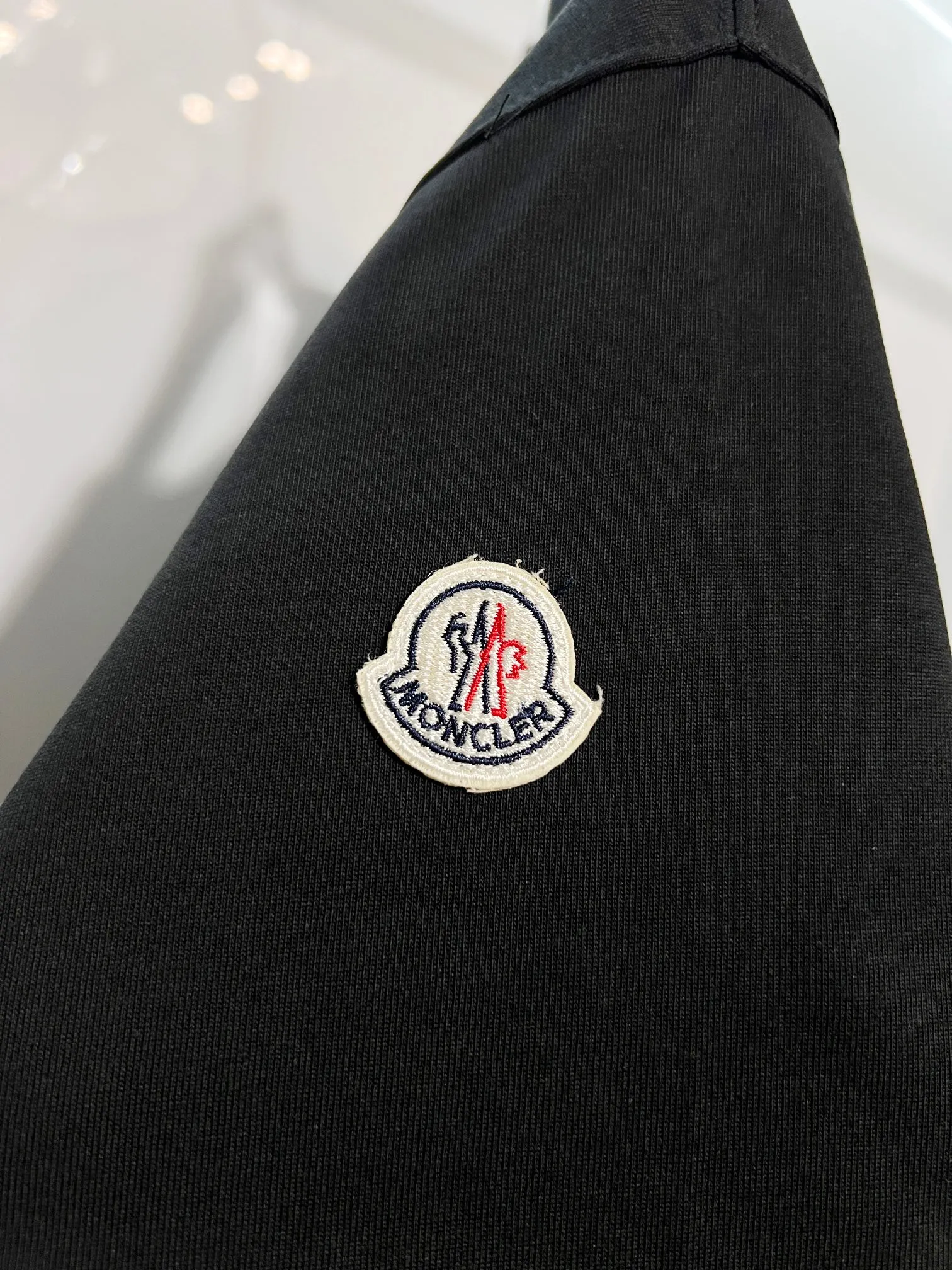 P150 MONCLER/Muzzled 300g pure cotton round neck short-sleeved T-shirt Brand classic Three-dimensional offset letter LOGO embossing process 2025ss official synchronization High version High quality Fashion personality Versatile trend Pure original quality Original fabric Hang tag Collar label Washed wheat Complete three standards Color: Black. White. Size: S M L XL XXL