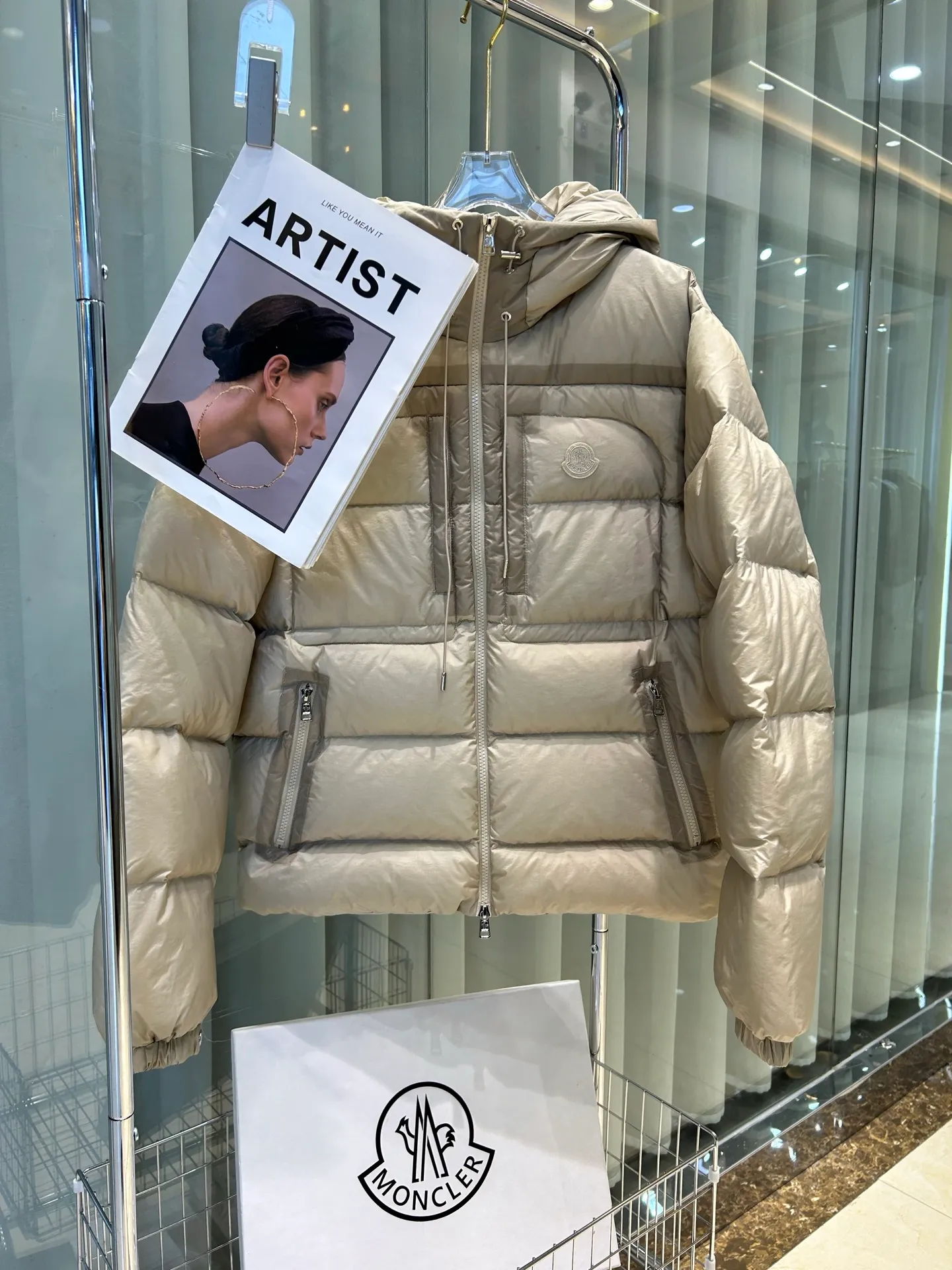 P1000 Moncler 25 spring and summer men's ORFET thin and short hooded lightweight down jacket, loose fit, versatile and easy to match, same style for men and women, original custom-made national standard 90 white duck down filling! Color: black brown Style number: Same style as Wei Daxun Code number: 12345