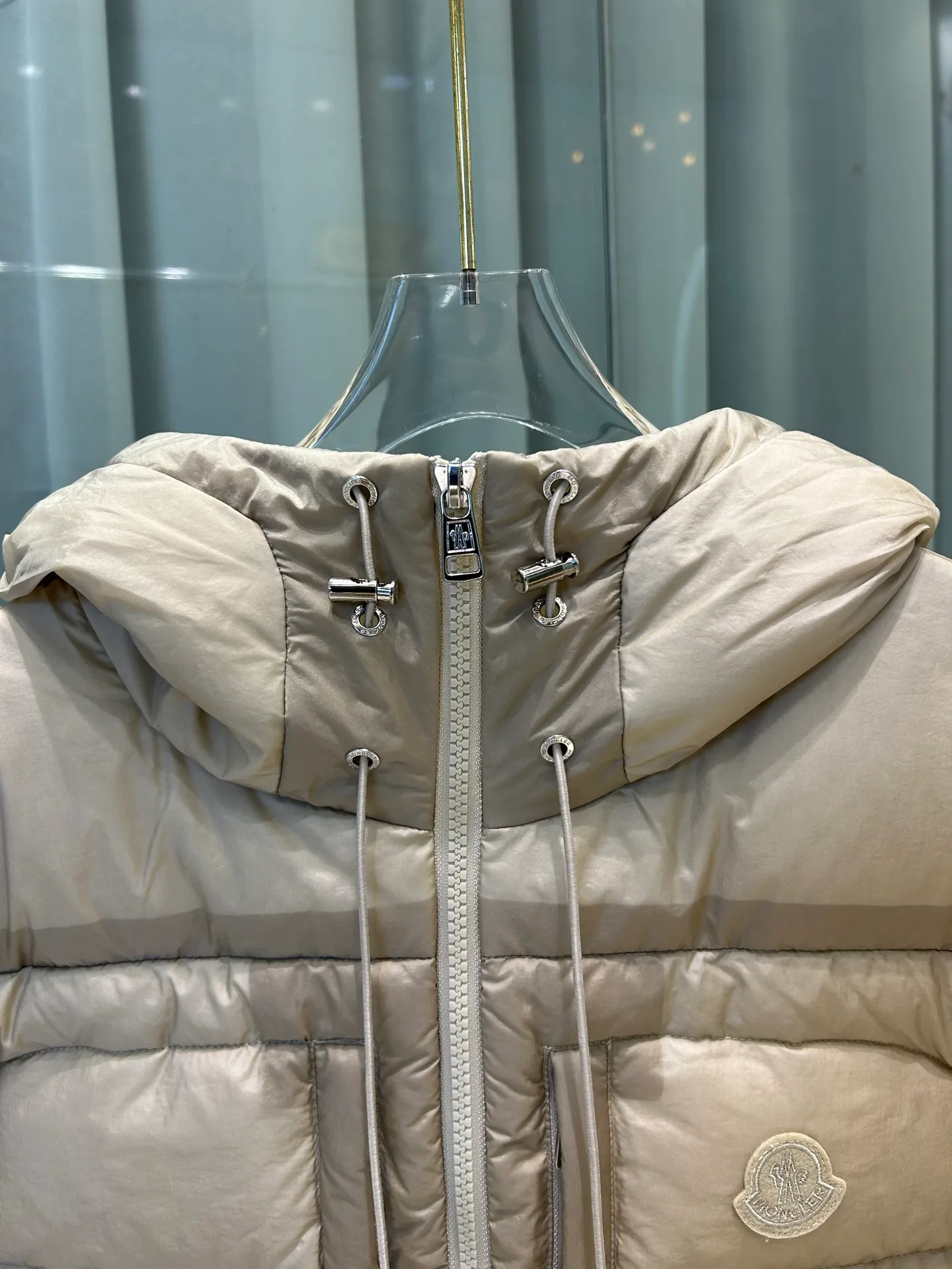 P1000 Moncler 25 spring and summer men's ORFET thin and short hooded lightweight down jacket, loose fit, versatile and easy to match, same style for men and women, original custom-made national standard 90 white duck down filling! Color: black brown Style number: Same style as Wei Daxun Code number: 12345