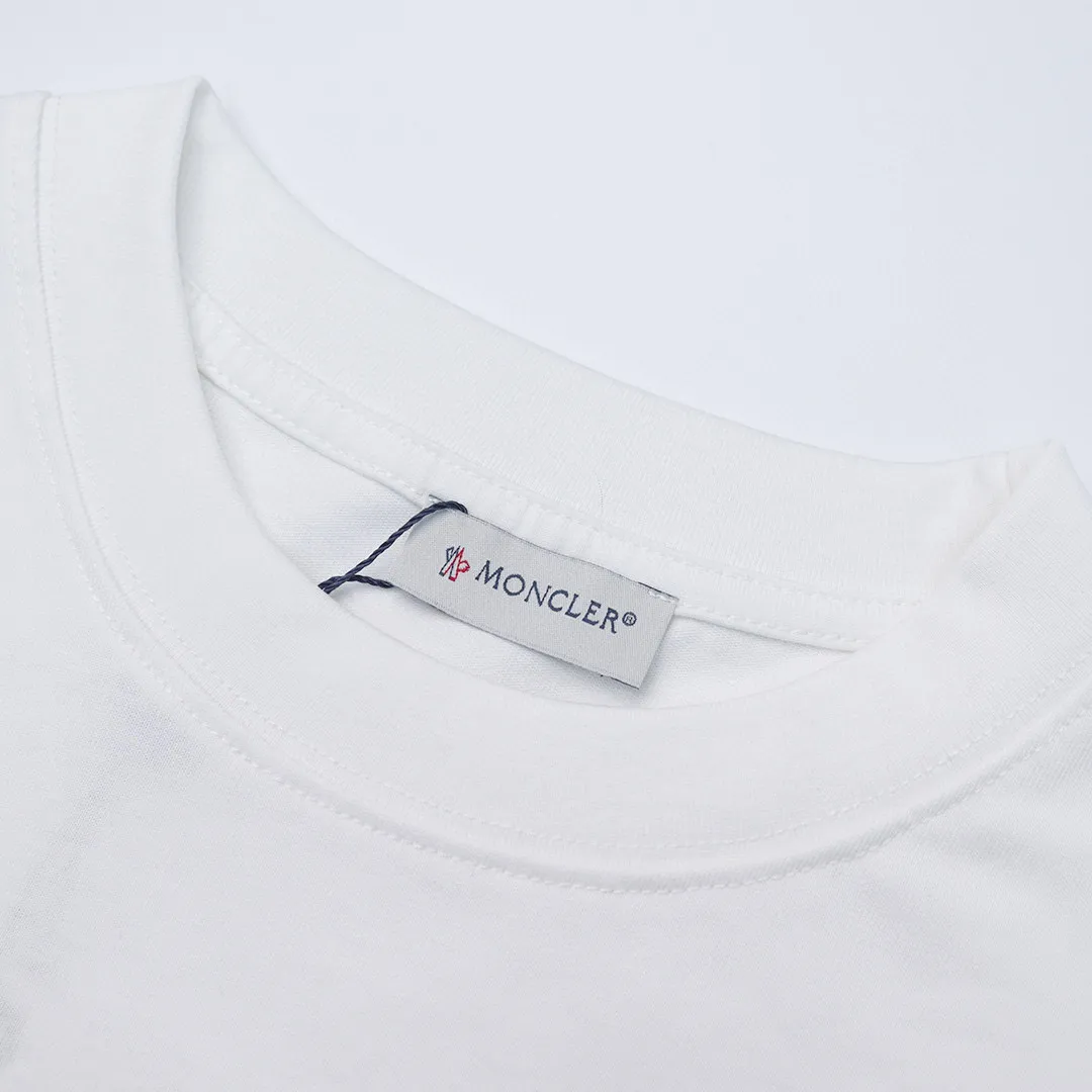 P130 Style No.: 808 〈MONCLER〉The price of the mousse is actually quite advantageous. Those who have been to the counters should all know that the price of the mousse is not much cheaper than Gucci Burberry. It is just relatively low-key and unwilling to hype. It is a picture that you want to buy or not. It has an aloof existence... Exclusively customized 270 grams of 32-count double yarn smooth cotton. The texture is very soft and comfortable. 100% different from the top fabrics in the market (does not shrink, deform, or pill). Matched with 320g 1*1 thread (the fabric thread is dyed in the same vat, no color difference, the thread is not easy to deform) Color: black white floral gray burgundy code number: S-XL
