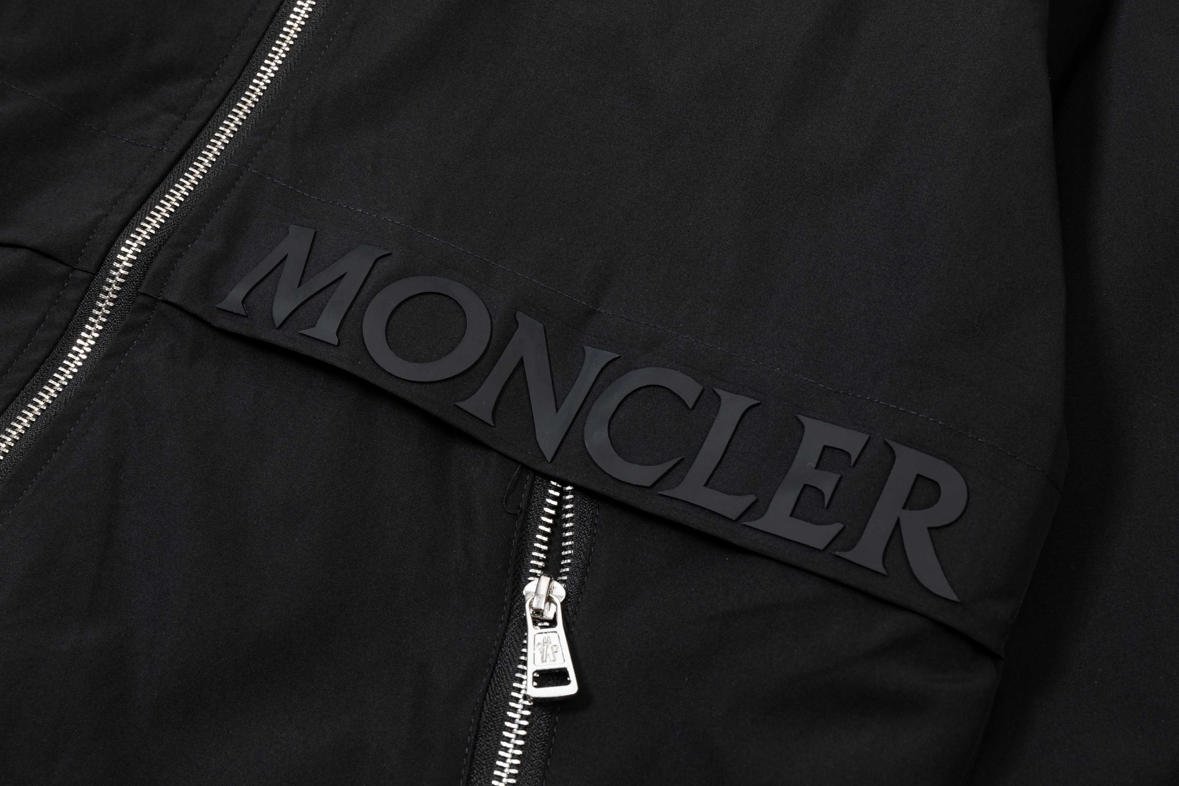 P320 2025 Mouthless MONCLER... New style for autumn and winter Hardware logo. High-quality hooded jacket. Mainly recommended version. Customized fabrics. Higher grade. High-density memory brushed lining. More fashionable and comfortable. High-standard customization. The upper body is very stylish. Classic and versatile. It can be matched with any fashion. The version is super good. It is recommended!  Color: Black Size: M-4XL