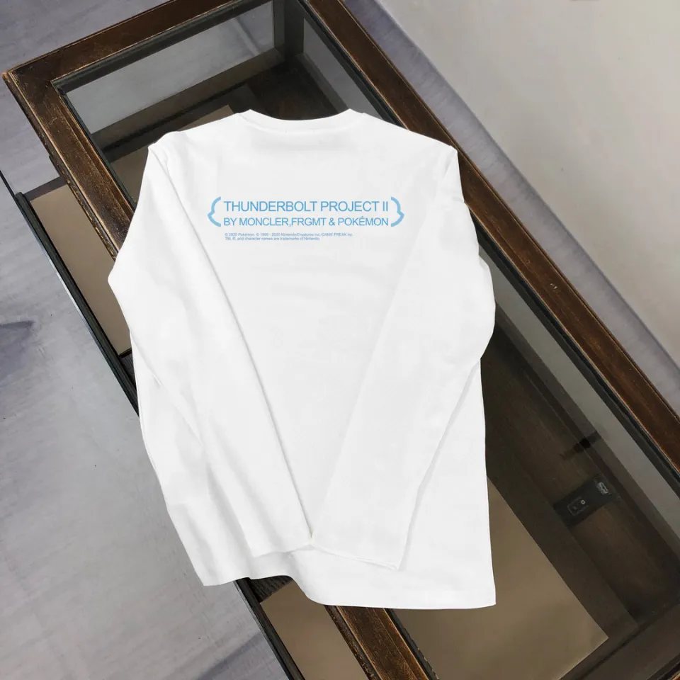 P180, a non-off-the-shelf model, you can trust it. Moncler printed long-sleeved T-shirt, 240g breathable cotton fabric, very soft and comfortable texture, does not shrink, does not deform, does not ball), can be worn alone as a base layer. Original customized accessories, collar label, care mark, hangtag, packaging (perfect details) Color: White Black Size: XS S M L