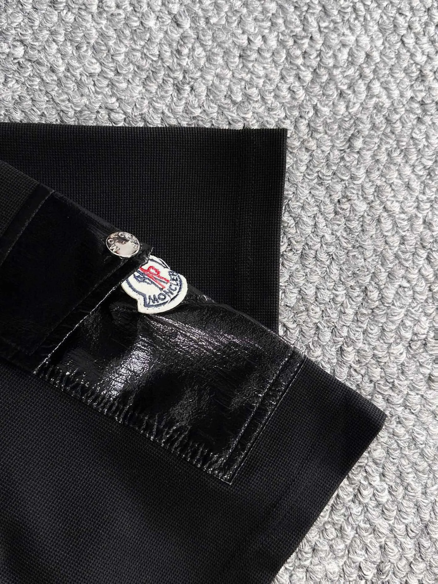 P560 Brand [MONCLER Mouth Covered] 2025 round neck short-sleeved shorts suit. The pure cotton fabric upper body will not be stuffy, the smooth and comfortable skin-friendly effect is more breathable, the fabric has its own texture, classic logo technology, a new interpretation from a unique angle, the first choice for fashion and versatility! Size: M-3XL (maximum wear: 190 pounds)