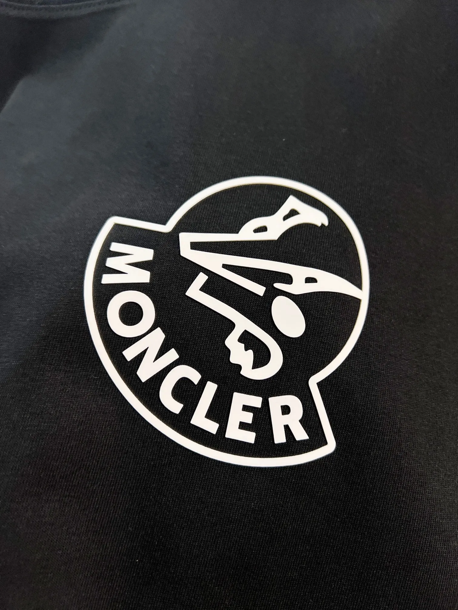 P150 MONCLER/Muzzled 300g pure cotton round neck short-sleeved T-shirt Brand classic Three-dimensional offset letter LOGO embossing process 2025ss official synchronization High version High quality Fashion personality Versatile trend Pure original quality Original fabric Hang tag Collar label Washed wheat Complete three standards Color: Black. White. Size: S M L XL XXL