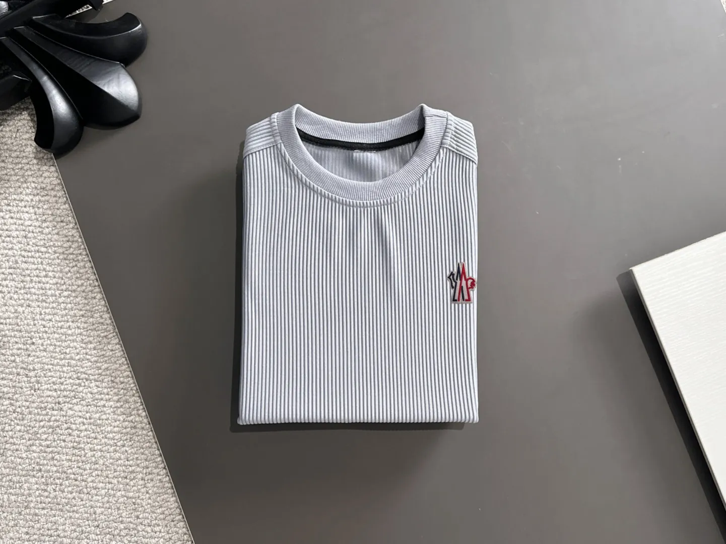 Next day shipping P460 MONCLER/Mongolian high quality 2025 spring and summer new casual heavy industry suit exclusively developed by yb! High quality production! Imported custom-made fabrics for foreign orders, with high breathability and comfort, impeccable details, brand element design concept, delicate and soft feel! It presents a casual cut and the upper body shape is great! On sale simultaneously on the official website! From a high-end men's positioning brand, the low-key luxury taste is irresistible! Exquisite workmanship and impeccable quality! The overall style is simple, fashionable and timeless, fully meeting the requirements of stylish and tasteful dressing! Size: M-XXXL