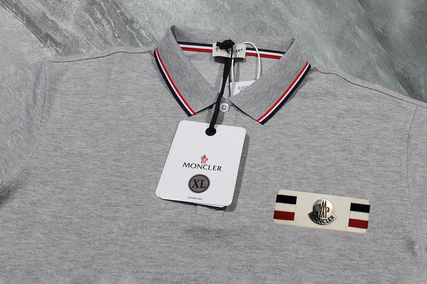 P190 Complete with three standards] MONCLER~ MONCLER 2024 summer new high-quality lapel short-sleeved POLO shirt, counter-customized fabric, high breathability and comfort, impeccable details, brand element design concept, reflecting high quality. It feels delicate and soft! It presents a casual cut and the upper body shape is great! The chest is filled with three-dimensional embroidery of the brand LOGO to highlight quality and luxury. Color: black/white Size: M~3XL