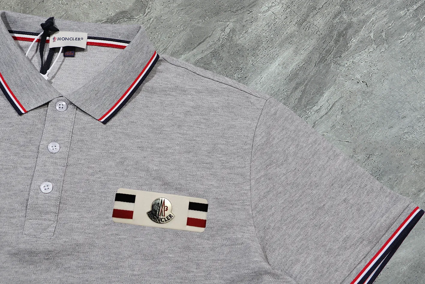 P190 Complete with three standards] MONCLER~ MONCLER 2024 summer new high-quality lapel short-sleeved POLO shirt, counter-customized fabric, high breathability and comfort, impeccable details, brand element design concept, reflecting high quality. It feels delicate and soft! It presents a casual cut and the upper body shape is great! The chest is filled with three-dimensional embroidery of the brand LOGO to highlight quality and luxury. Color: black/white Size: M~3XL