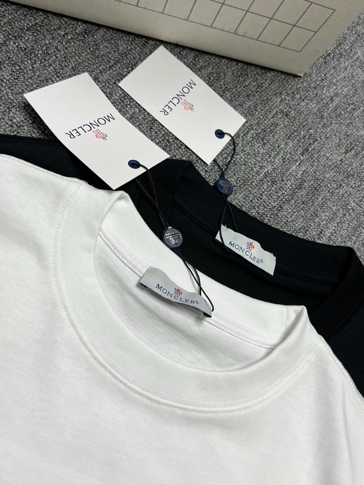 P160 MONCLER short-sleeved T-shirt Color: black white Size xs-L a Fabric: 280g