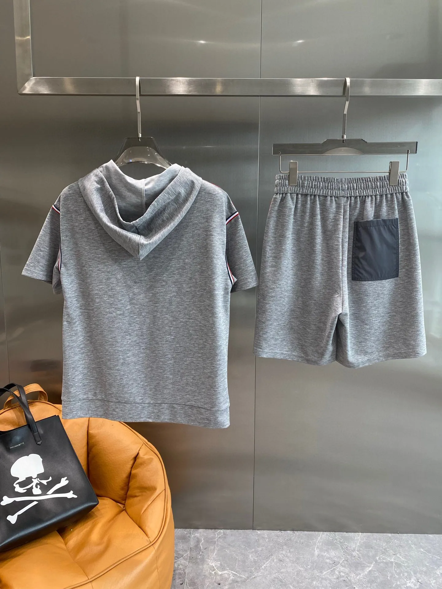P560 Brand [MONCLER Mouth Covered] 2025 round neck short-sleeved shorts suit. The pure cotton fabric upper body will not be stuffy, the smooth and comfortable skin-friendly effect is more breathable, the fabric has its own texture, classic logo technology, a new interpretation from a unique angle, the first choice for fashion and versatility! Size: M-3XL (maximum wear: 190 pounds)