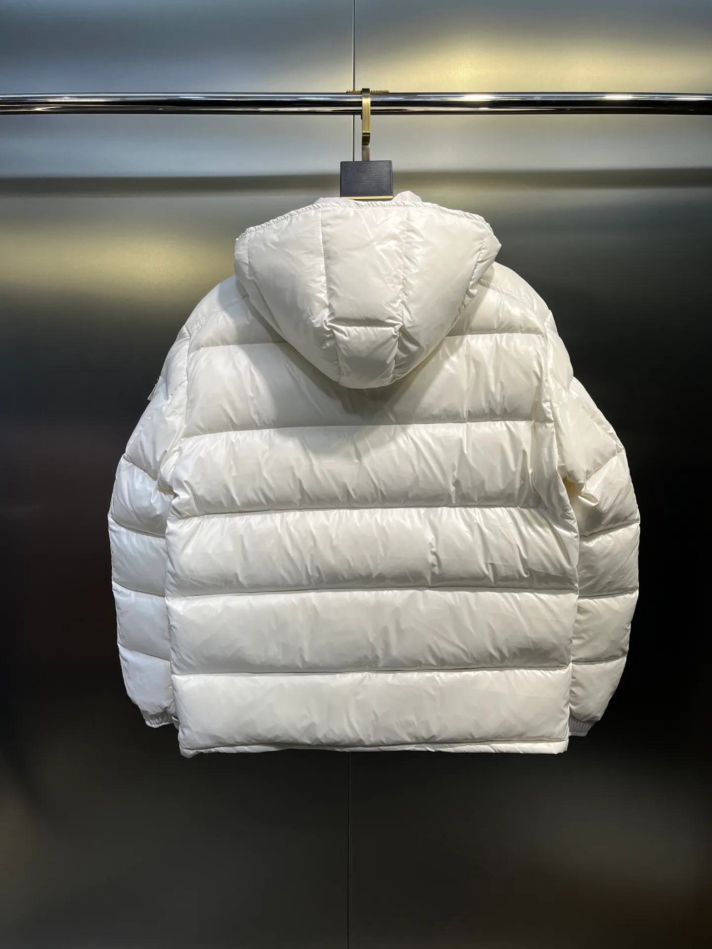 P700 𝗠𝗼𝗻𝗰𝗹𝗲𝗿 𝗠𝗮𝘆𝗮/ Moncler's top-quality Maya down jacket is a super hot style that you can't buy in winter. Eason Chan, Nicholas Tse, and Zhao Lusi have been wearing it one after another. They speak for themselves with their strength, a veteran-level style. This series is known for its fluffy bread style and glossy effect. It is the most popular series in the classic main line of the M family. Buying at the counter and from the official website is basically a matter of rush! Promise me to buy it soon! Just needed series! ! Don’t wait until winter when it’s hard to get one size: 123456