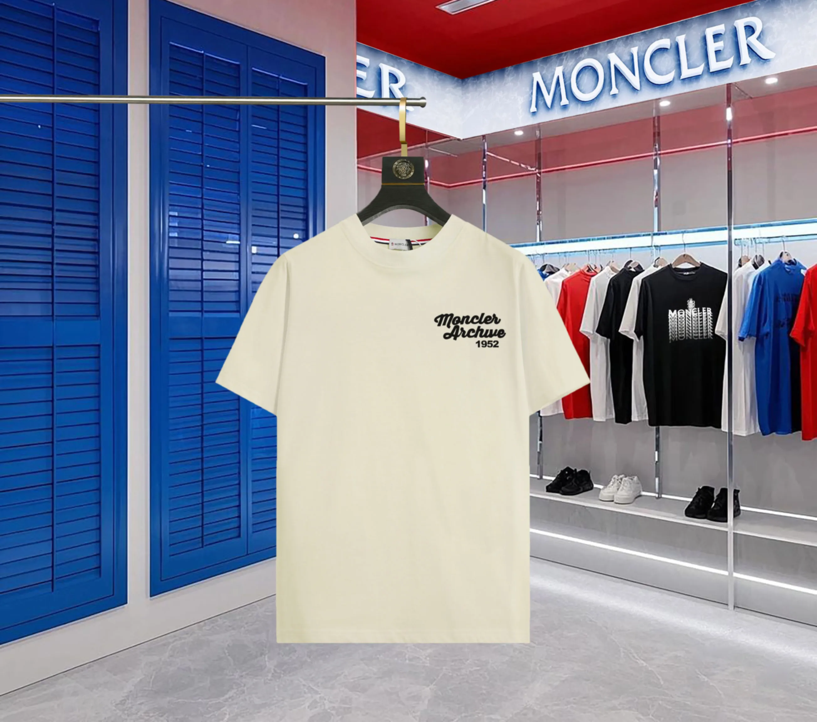 P140 Upgraded version "Mobile phone smart sensor ~ NFC chip armband ~ Direct access to the official website for anti-counterfeiting" "Moncler ~ Mouth Mouth" 2025 new high-quality round neck short-sleeved T-shirt. The cuffs have imported embroidered labels. Customized dyeing, very comfortable to touch. Super versatile and good-looking short-sleeved. Complete with three labels. Non-market ordinary version. Feel free to compare. Quality is absolutely guaranteed! ‼ First of all, this original fabric is all custom-woven with 32-count double yarn fabric, 250G, and the weight is the same‼ Fine workmanship, double waistcoat method, double waistcoat method, double waistcoat method makes the whole dress more three-dimensional, which is not a craft that ordinary T-shirts can achieve🤪 Size: S-M-L-XL-2XL Color: black, white, apricot, same style for men and women